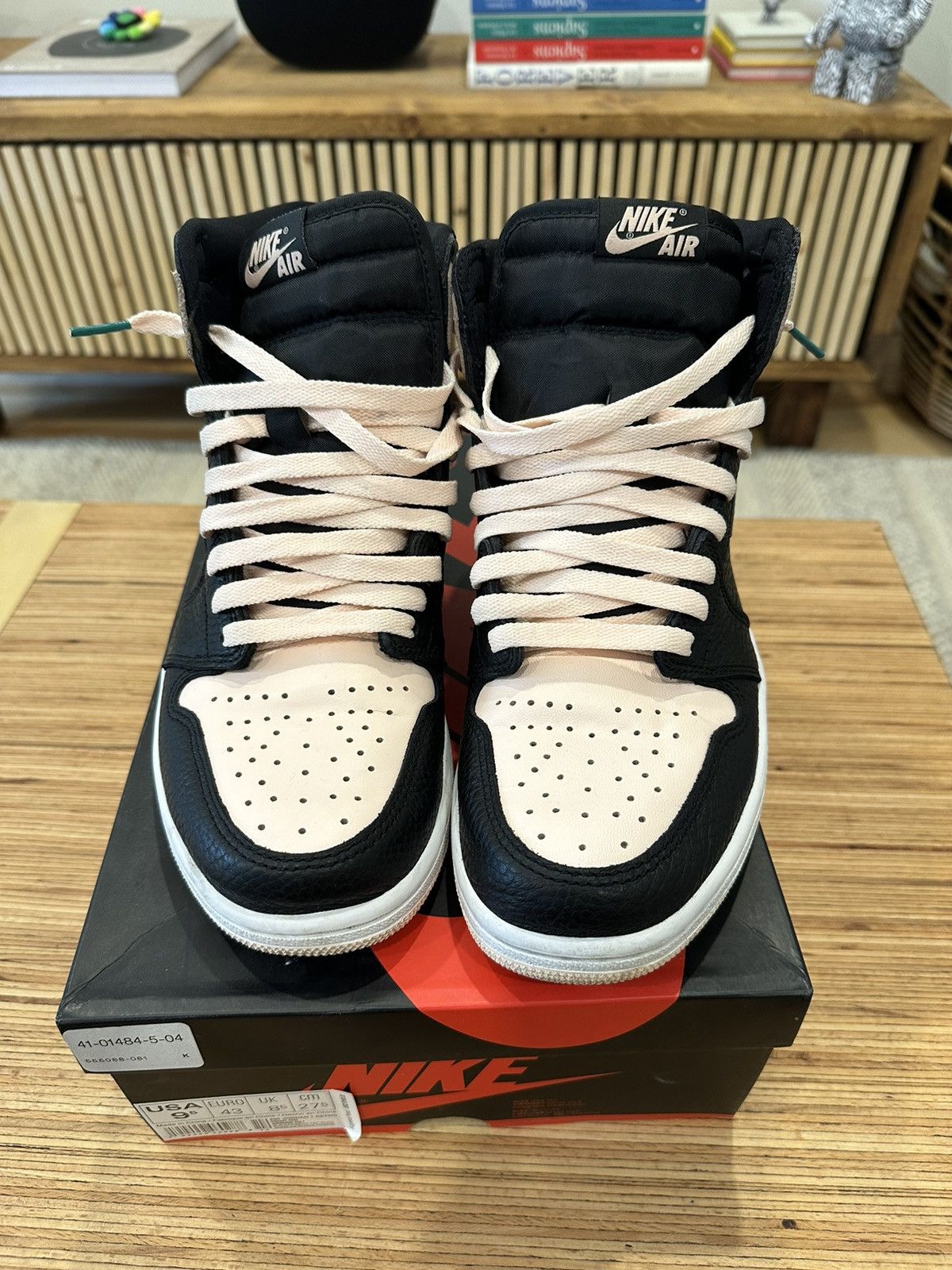Jordan Brand Jordan 1 Retro High OG Crimson Tint Size US 9.5 / EU 42-43 - 1 Thumbnail