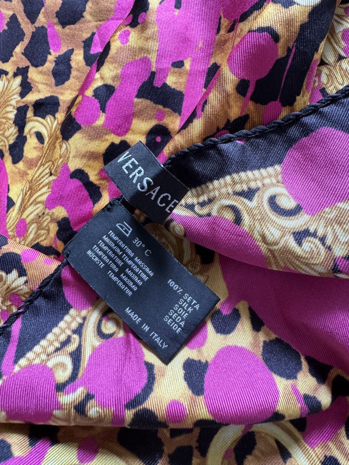 Versace Silk Scarf Neon Fuchsia Pink Gold Baroque Leopard Print 90cm Size ONE SIZE - 9 Thumbnail