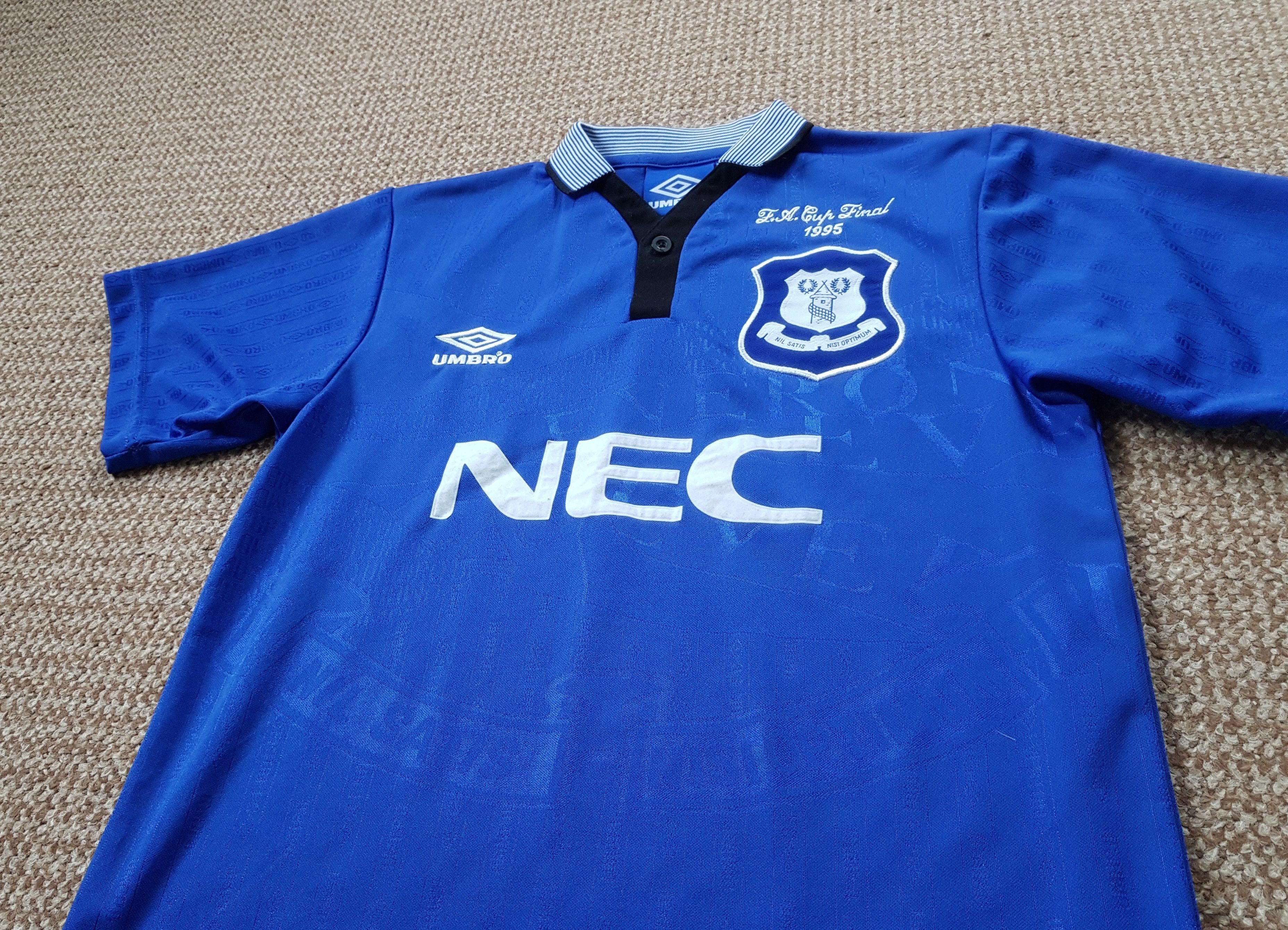 Umbro Vintage Umbro Everton 1995 Retro Football Soccer Jersey NEC Size US S / EU 44-46 / 1 - 3 Thumbnail