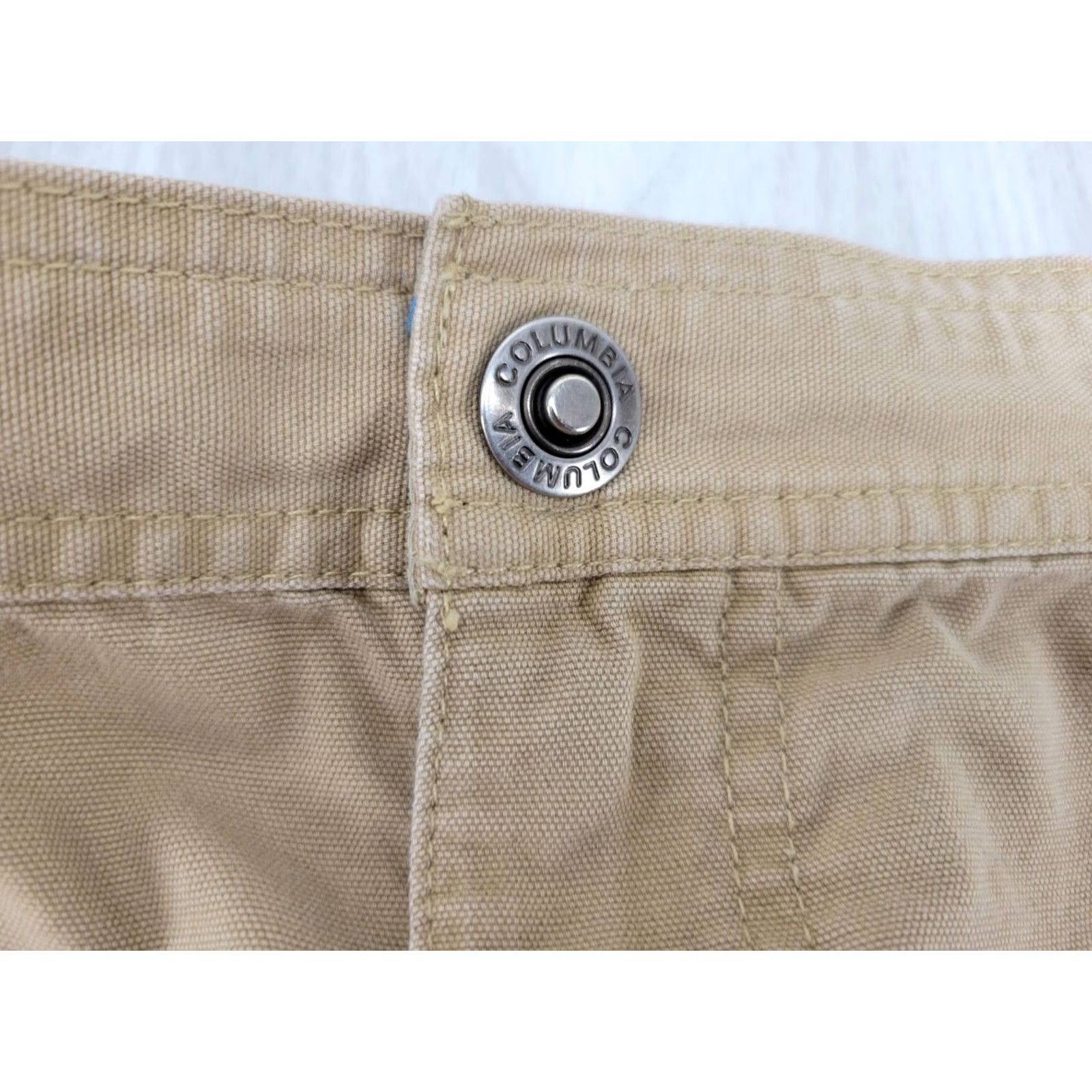 Vintage Columbia Cargo Shorts Men's 40 X 10 Tan Khaki Beige Flat Front 10in Inseam Regular Waist Casual Workwear Travel Size US 40 / EU 56 - 3 Thumbnail