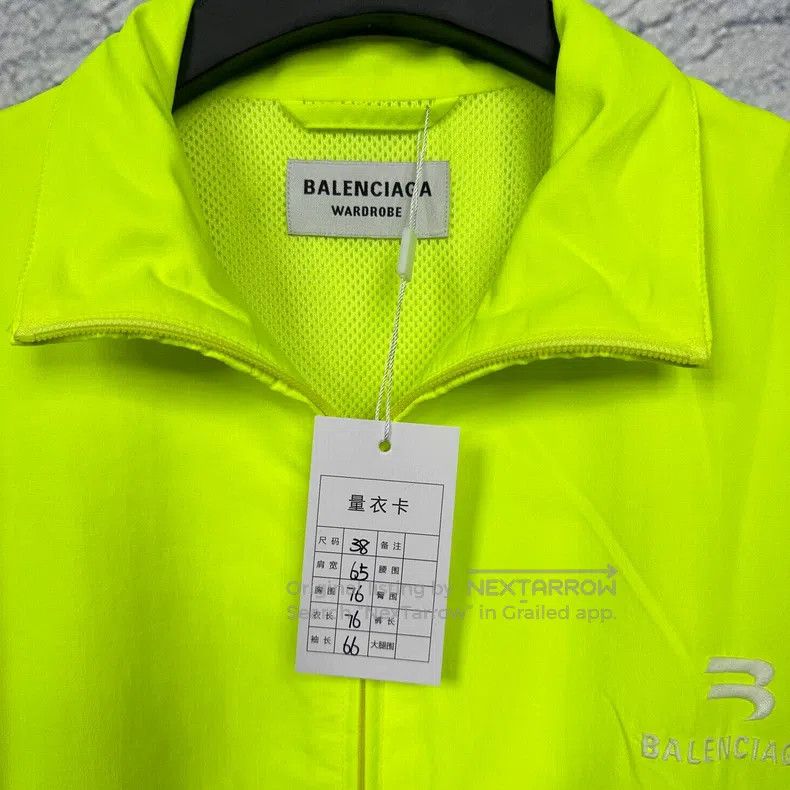 Balenciaga Balenciaga Neon green stand collar zip-up coach jacket Size XS / US 0-2 / IT 36-38 - 3 Thumbnail