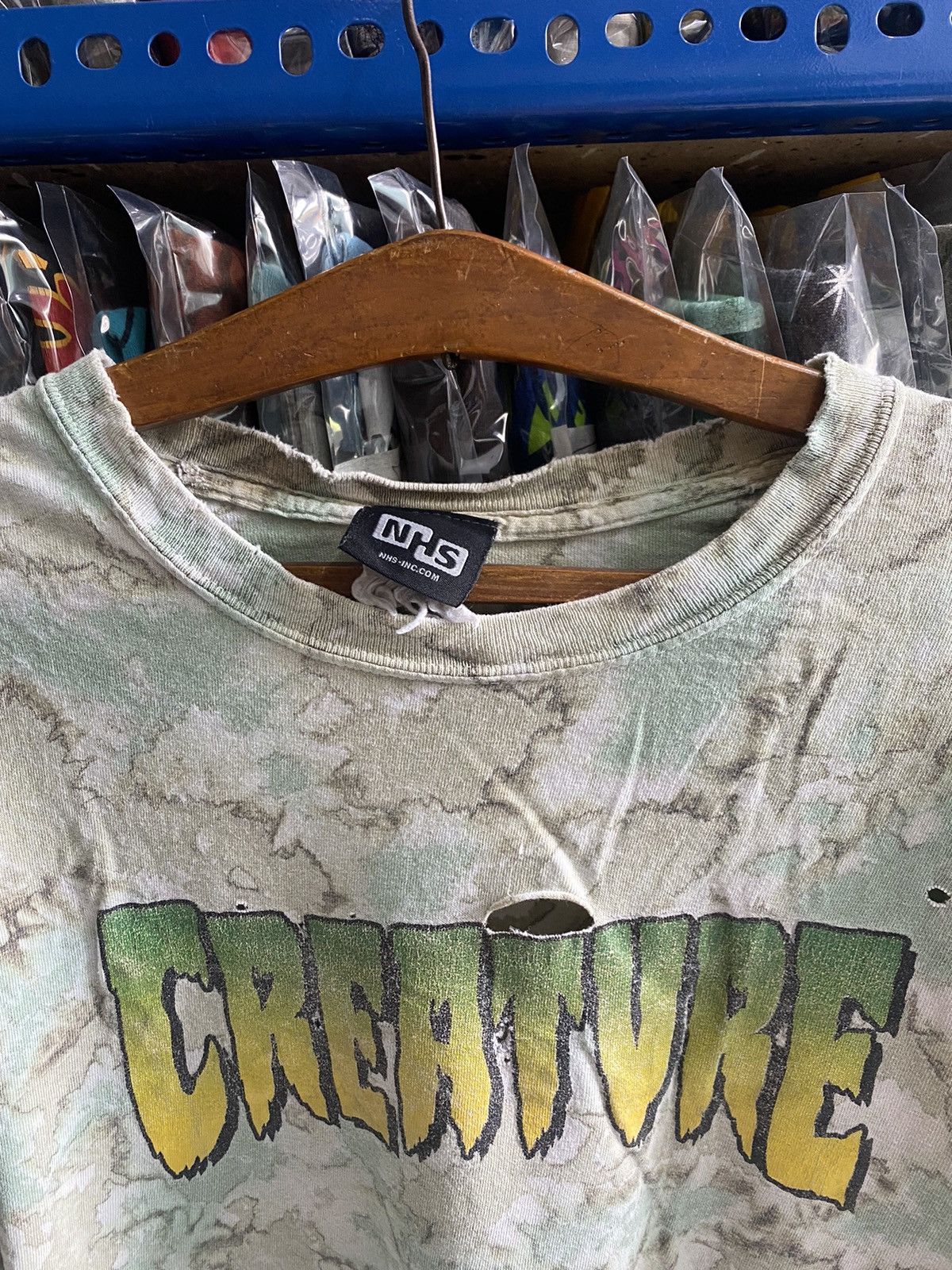 Vintage DISTRESSED CREATURE TSHIRT Size US XL / EU 56 / 4 - 6 Thumbnail