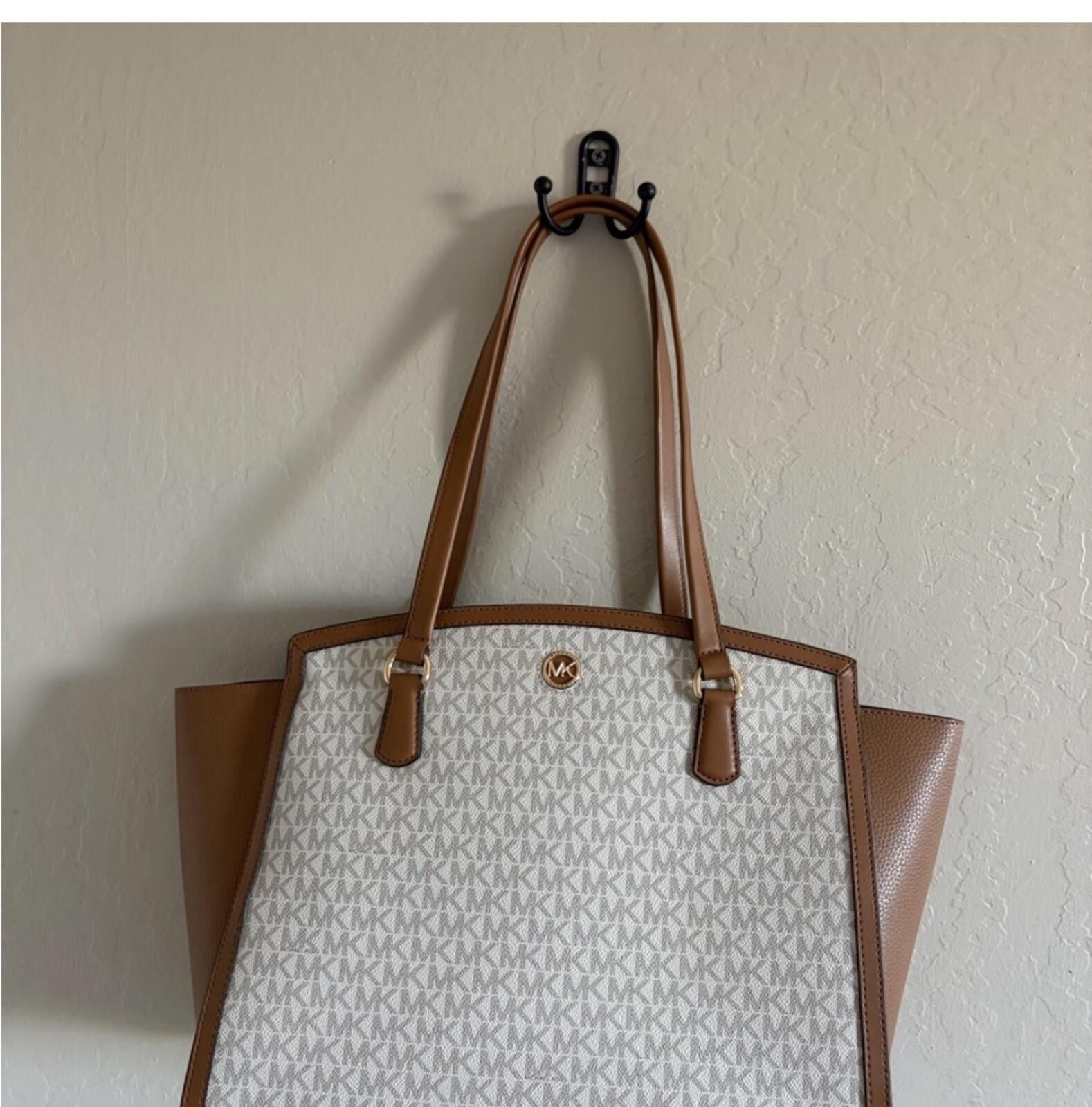 Michael Kors Michael Kors White and Tan Tote Bag Size ONE SIZE - 1 Thumbnail