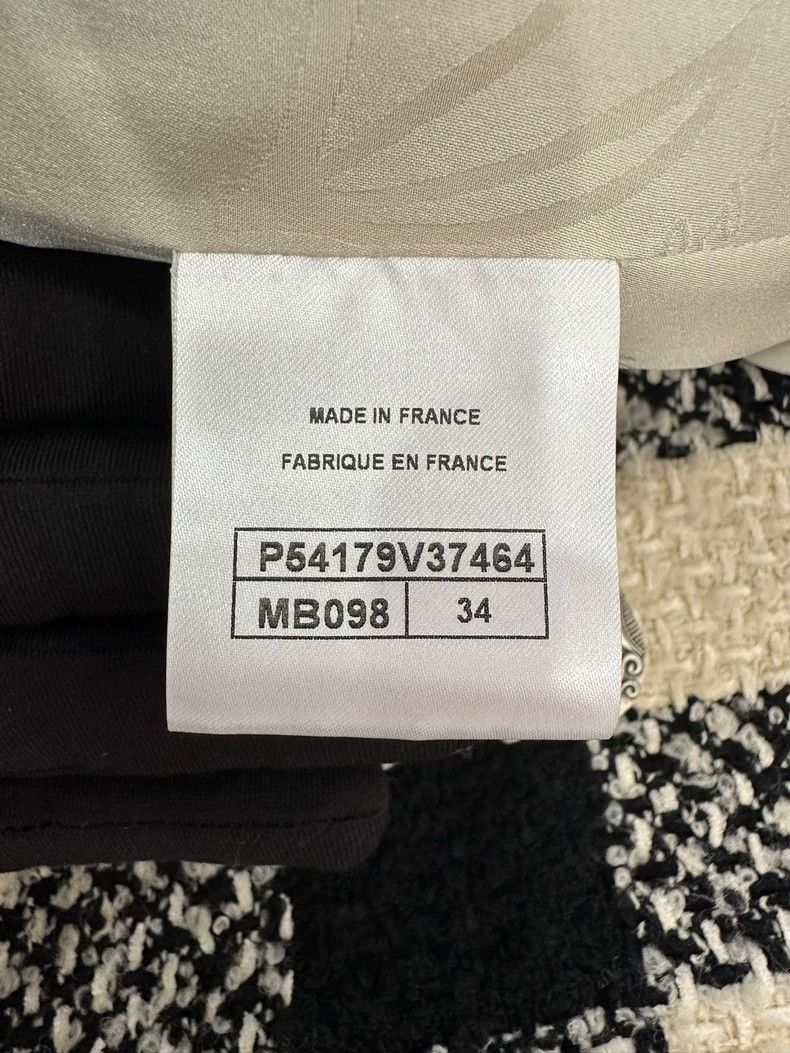 Chanel Chanel Black and Beige Checkered Coat -2505 Size US XS / EU 42 / 0 - 6 Thumbnail