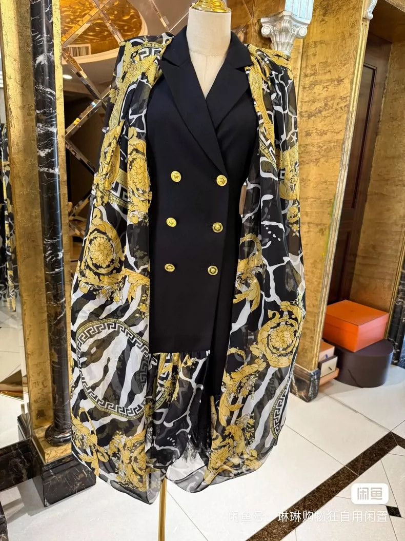 Versace Versace Classic baroque cape silhouette cut design gown Size M / US 6-8 / IT 42-44 - 3 Thumbnail
