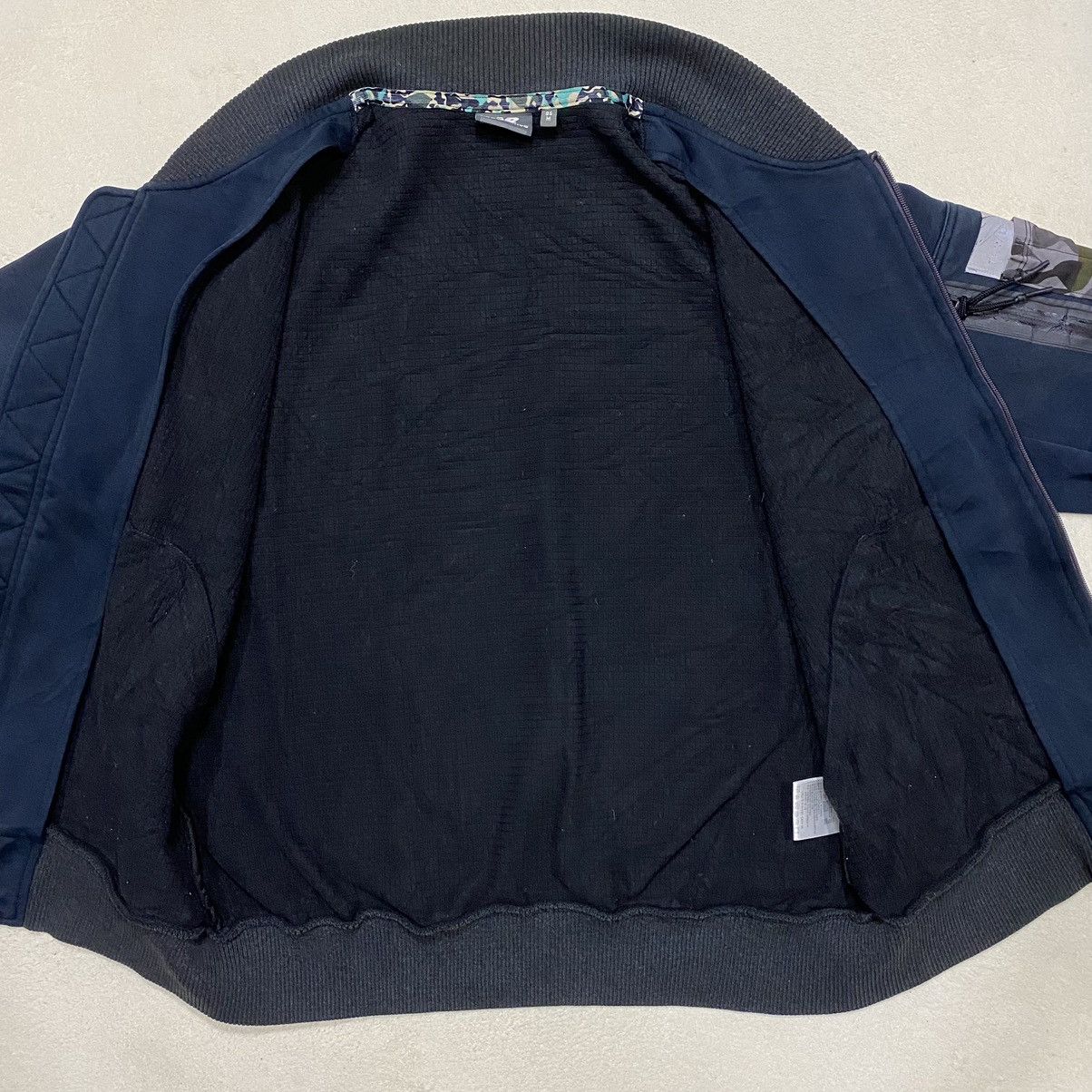 New Balance NEW BALANCE Reflective Logo Bomber Jacket Size US M / EU 48-50 / 2 - 9 Thumbnail