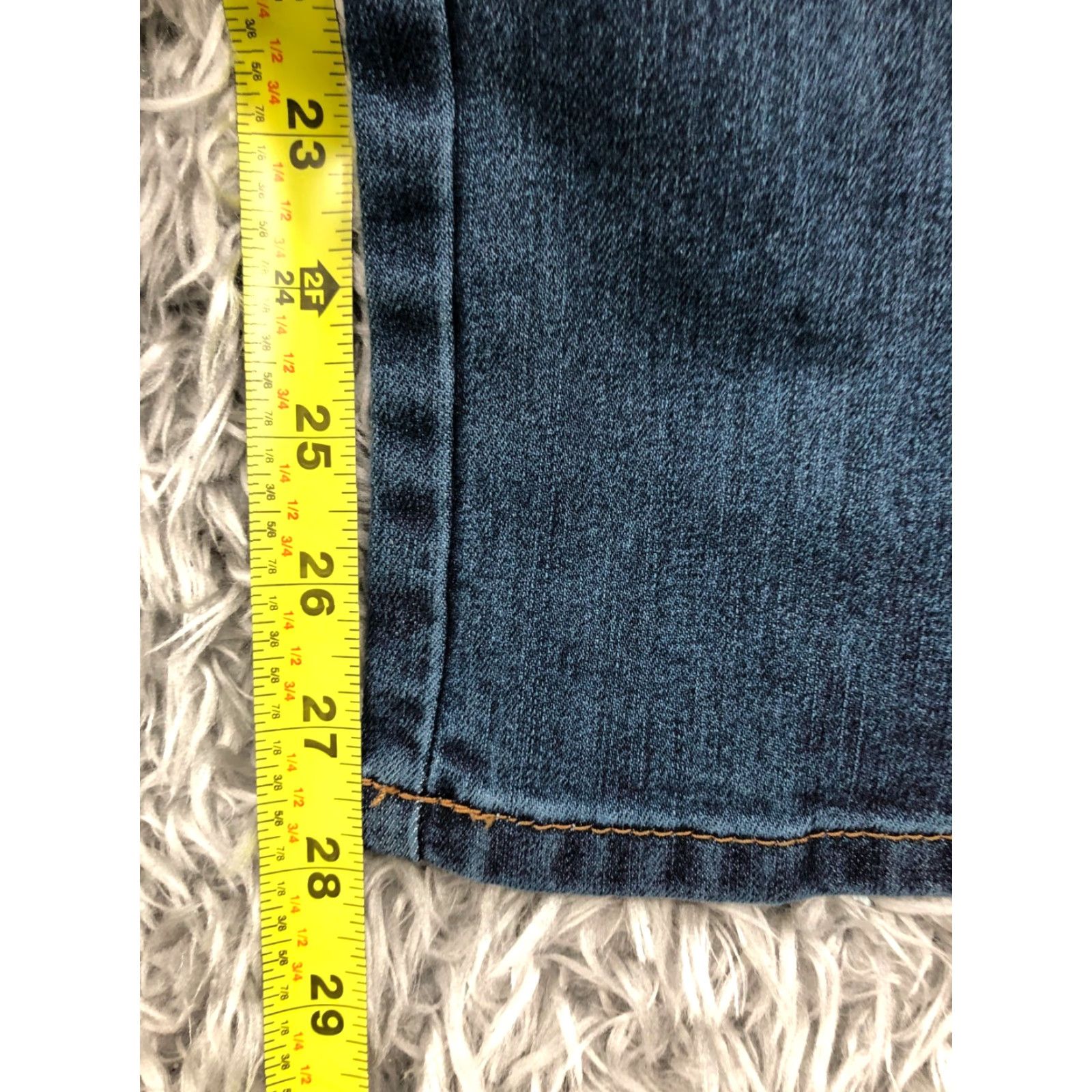 Gloria Vanderbilt Gloria Vanderbilt Amanda Jeans Size 6 Womens Medium Blue Denim Straight 5-Pocket Regular Waist 28 Inseam 28 in Model Gloria Vanderbilt Size 28" / US 6 / IT 42 - 3 Thumbnail