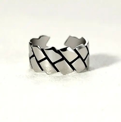 Designer × Japanese Brand Punkrock Shiny Tiny Ridge Corner Silver Ring Size ONE SIZE - 1 Thumbnail