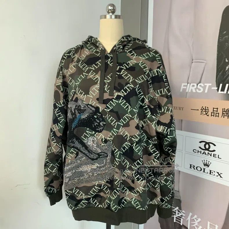 Valentino Valentino Full logo camouflage sweatshirt Size XXL / US 16-18 / IT 52-54 - 1 Thumbnail