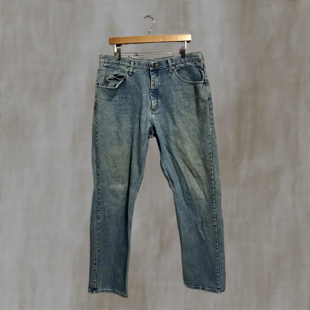 Wrangler Wrangler Jeans Relaxed Fit Men 36x34 Light Blue Denim Jeans Mens Regular 36 INseam Blue denim Size US 36 / EU 52 - 1 Thumbnail