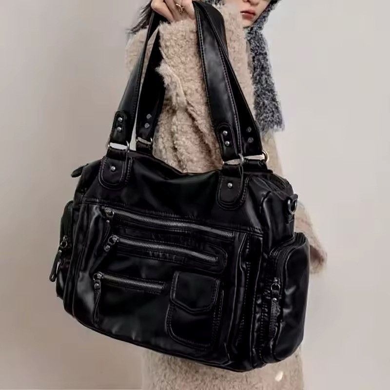 Streetwear Retro Vintage Style Punk Capacity Crossbody Bag in Black, Women's