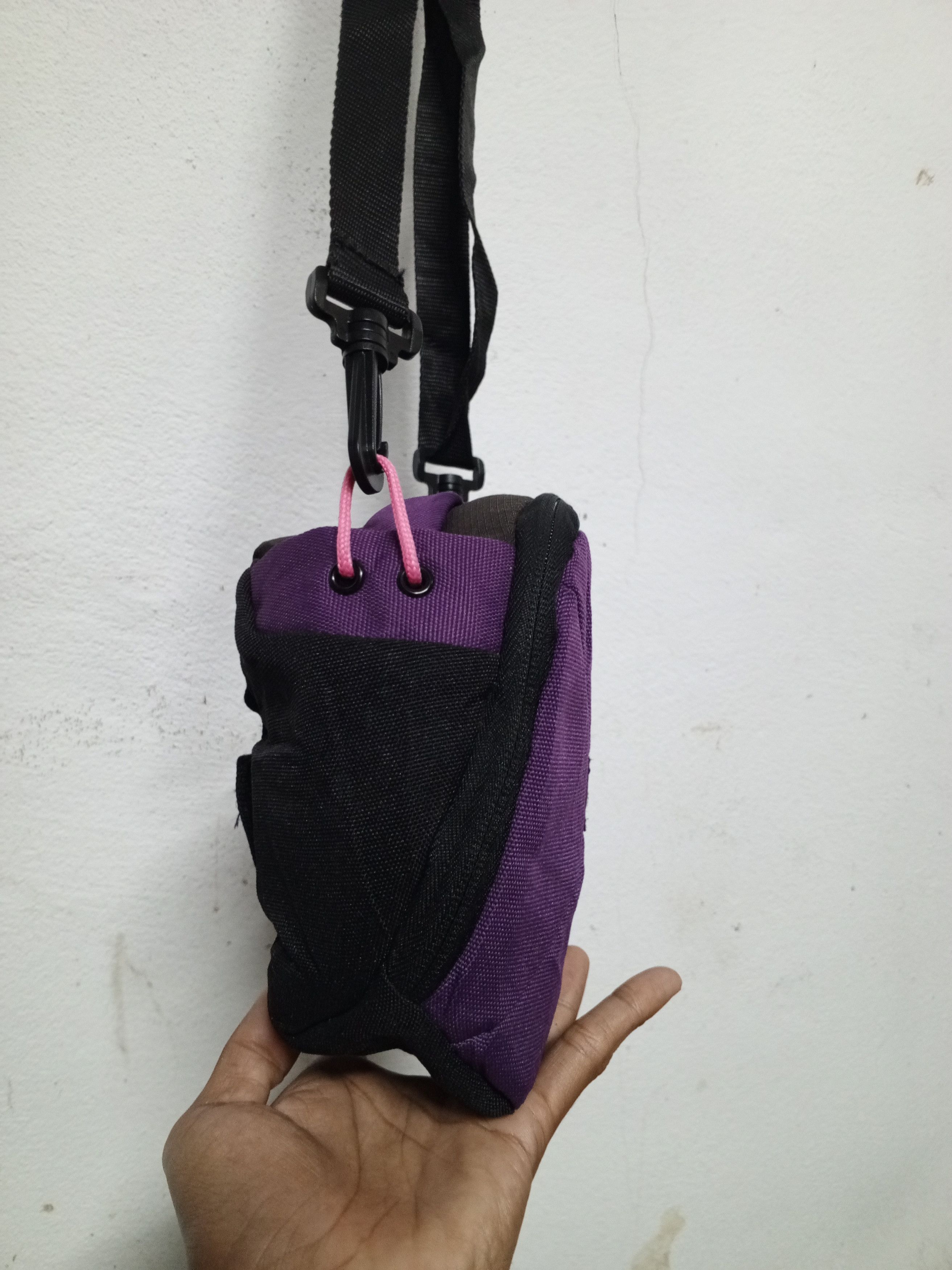 Crumpler 💥BINDING OFFER💥CRUMPLER SLIMBAG 🟣 Size ONE SIZE - 4 Thumbnail