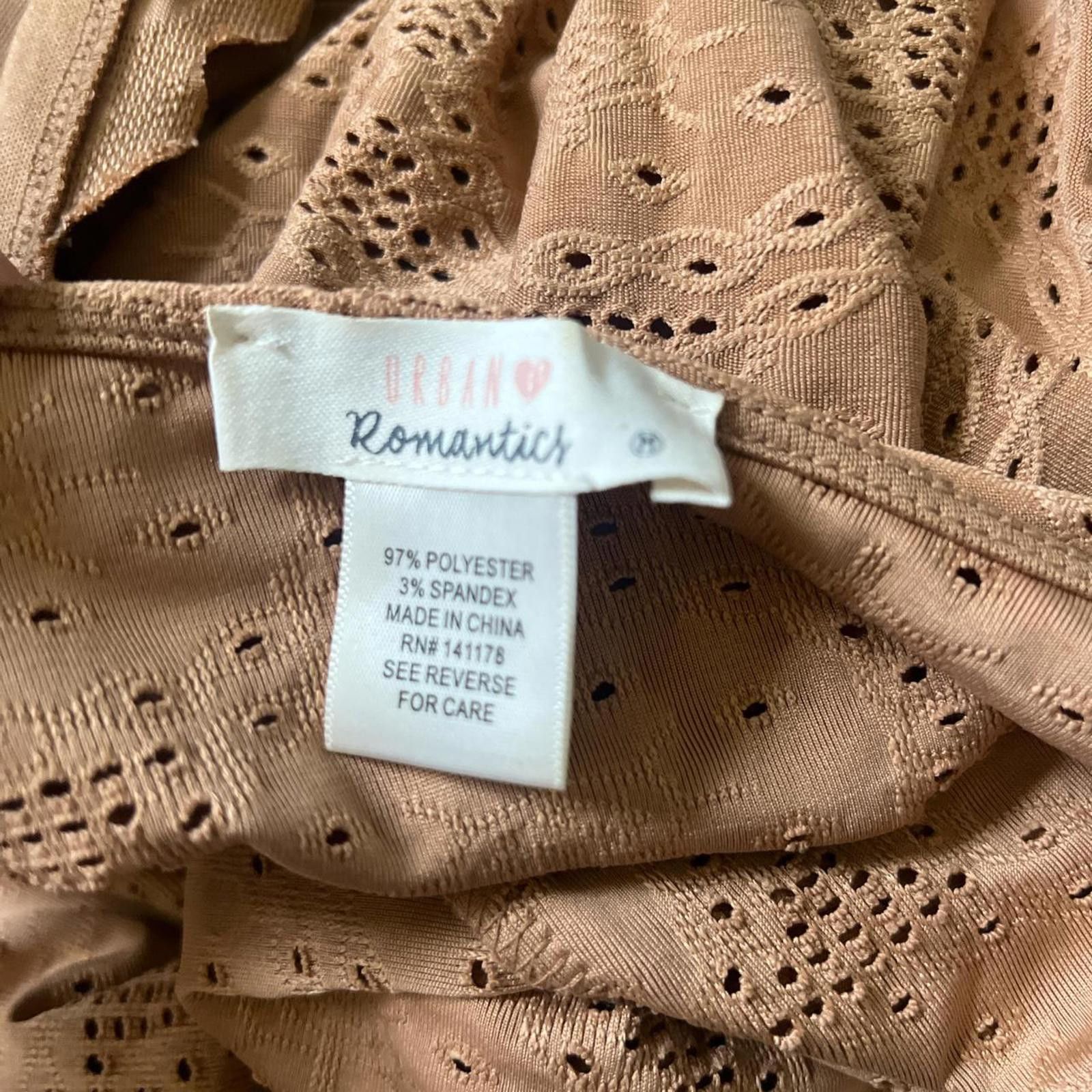 Other beautiful tan eyelet cropped long sleeve Size S / US 4 / IT 40 - 6 Thumbnail