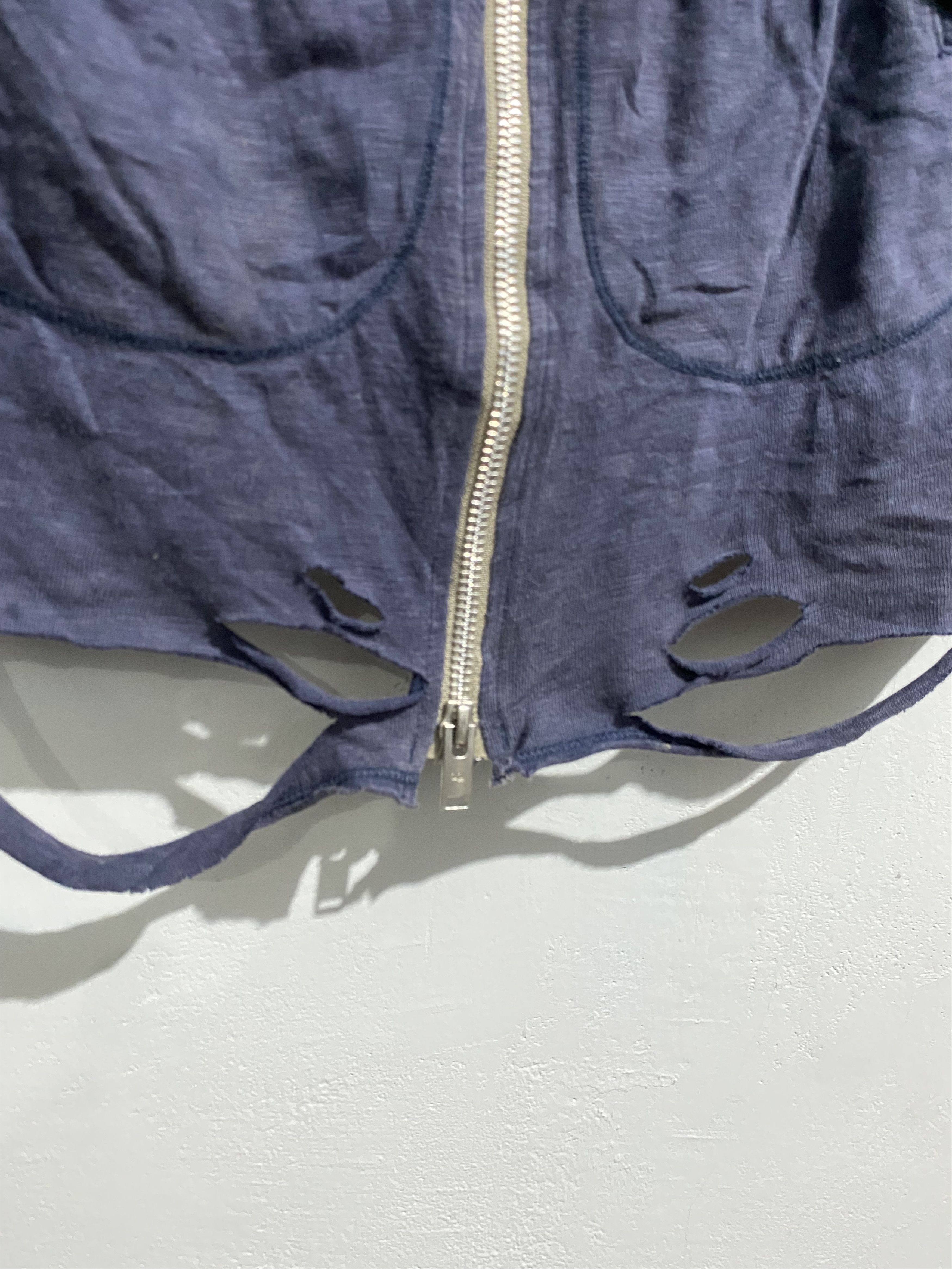 Jun Takahashi × Undercover × Uniqlo undercover x uniqlo uu distressed hoodie Size US S / EU 44-46 / 1 - 7 Thumbnail