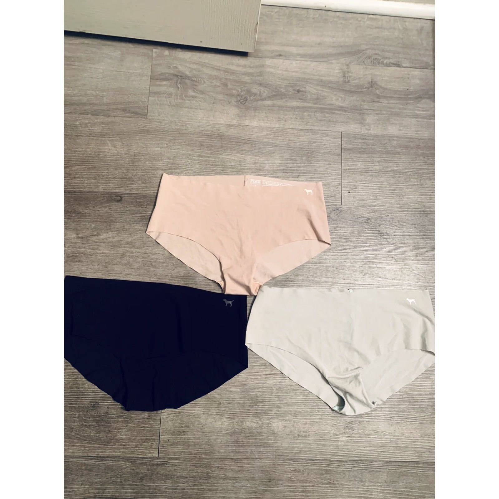 Victoria's Secret Victoria's Secret Panties Hipster Hiphugger Set of 3 Medium Seamless Multicolor Women’s 3 Pack Size 32" / US 10 / IT 46 - 2 Thumbnail