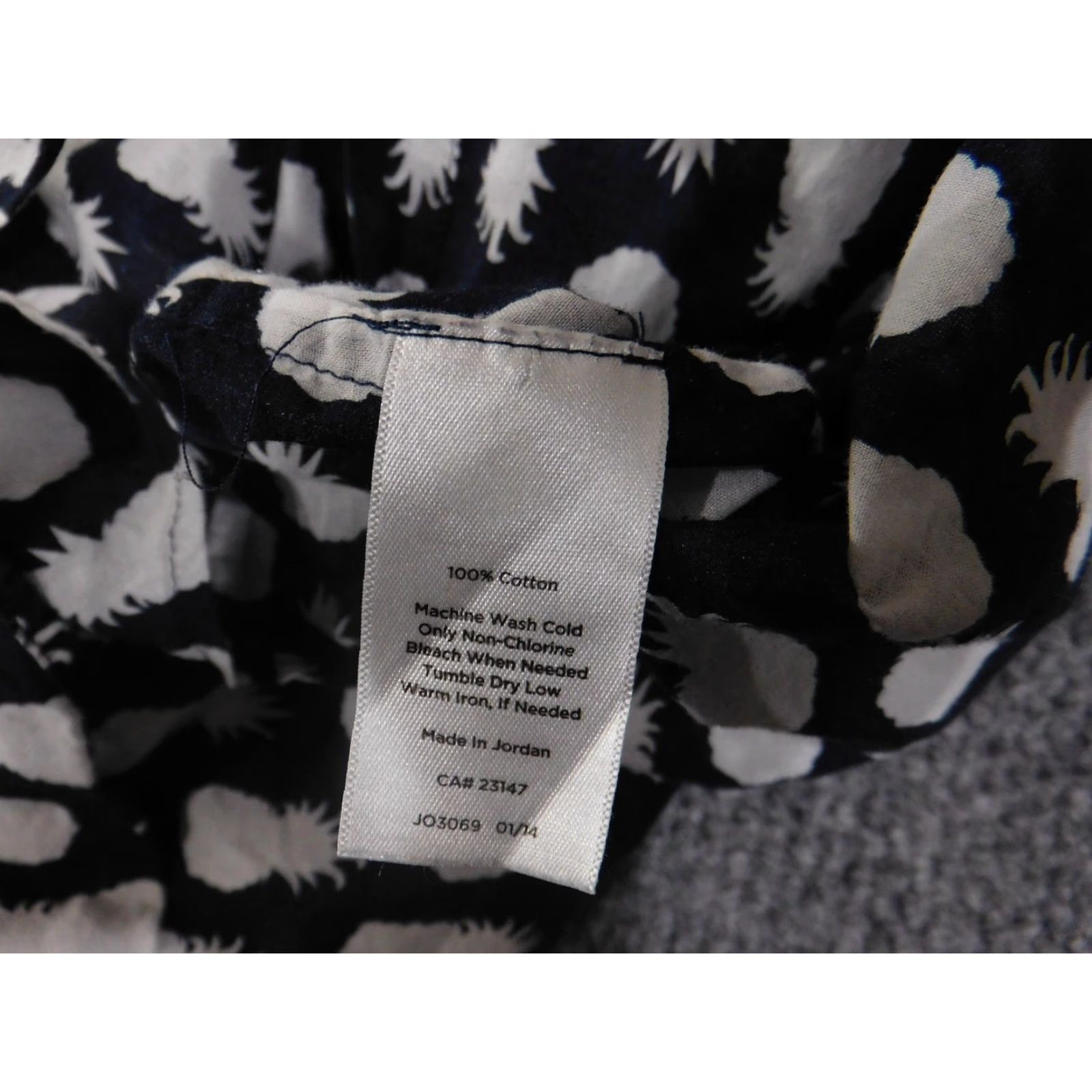 Talbots VINTAGE Talbots Shirt Womens PS Petite Pineapple Print Long Sleeve Button Up Sheer Navy Blue White Blouse Mens? Size S / US 4 / IT 40 - 7 Thumbnail