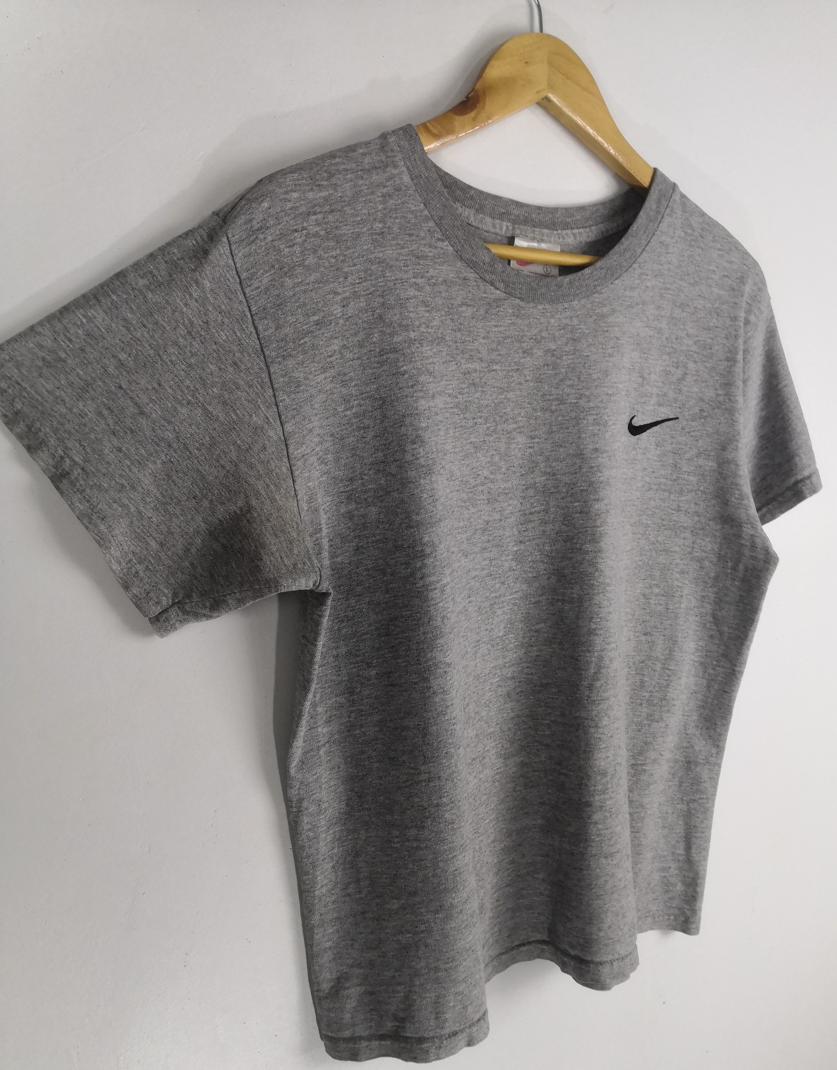 Nike Vintage 90s Nike T-Shirt Embroidery Nike Cropped Top Size US S / EU 44-46 / 1 - 3 Thumbnail
