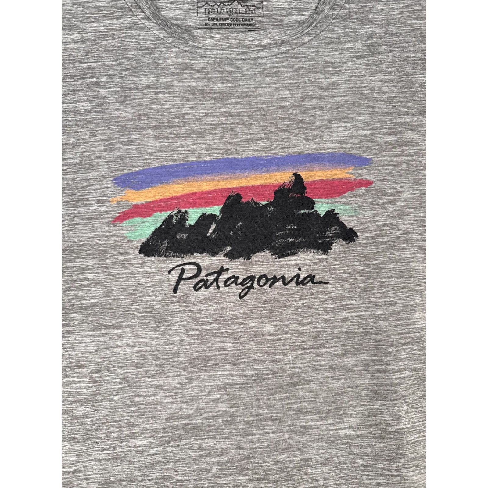 Patagonia Patagonia Shirt Women Small Gray Crew Neck Short Sleeve Cotton Fitz Roy Shirt Size S / US 4 / IT 40 - 6 Thumbnail