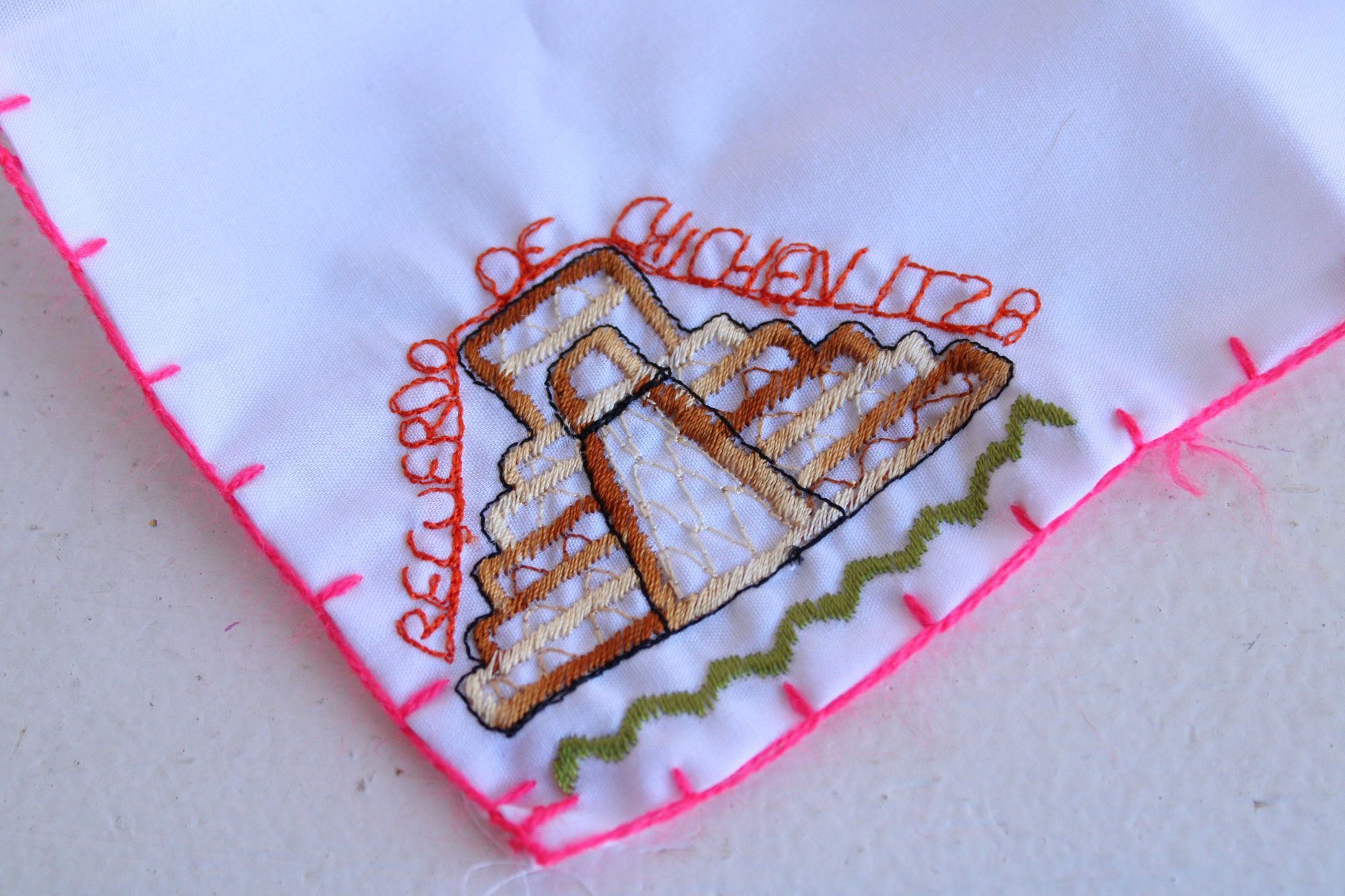 Vintage Vintage Handkerchief, Chichen Itza Mayan Mexico Souvenir, E Size ONE SIZE - 5 Thumbnail