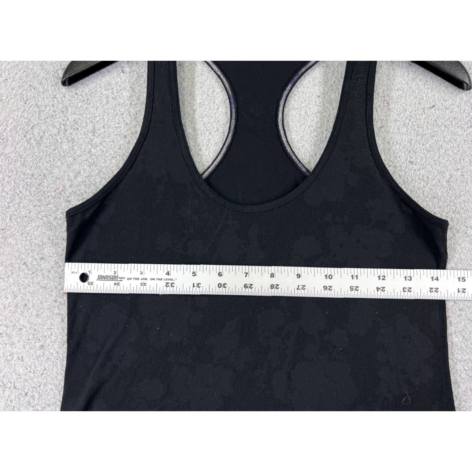 Lululemon Lululemon Shirt Women 4 Black Camo Floral Rose Racerback Tank Top Run Nulu Shirt Women Brand Lululemon 4 Black Rose Floral Racerback Tank Top Nulu Size S / US 4 / IT 40 - 6 Thumbnail