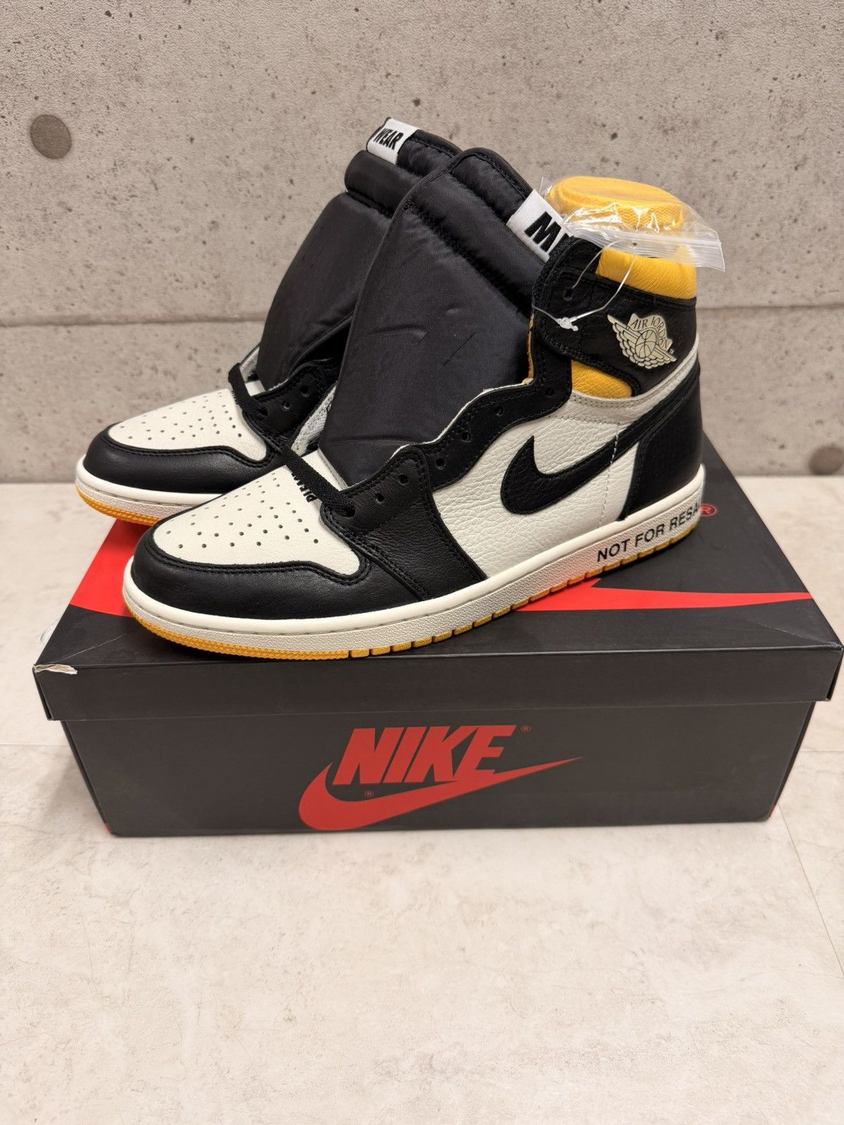 Nike Nike / Air Jordan 1 Retro High Not For Resale Varsity Maize Size US 10 / EU 43 - 2 Thumbnail