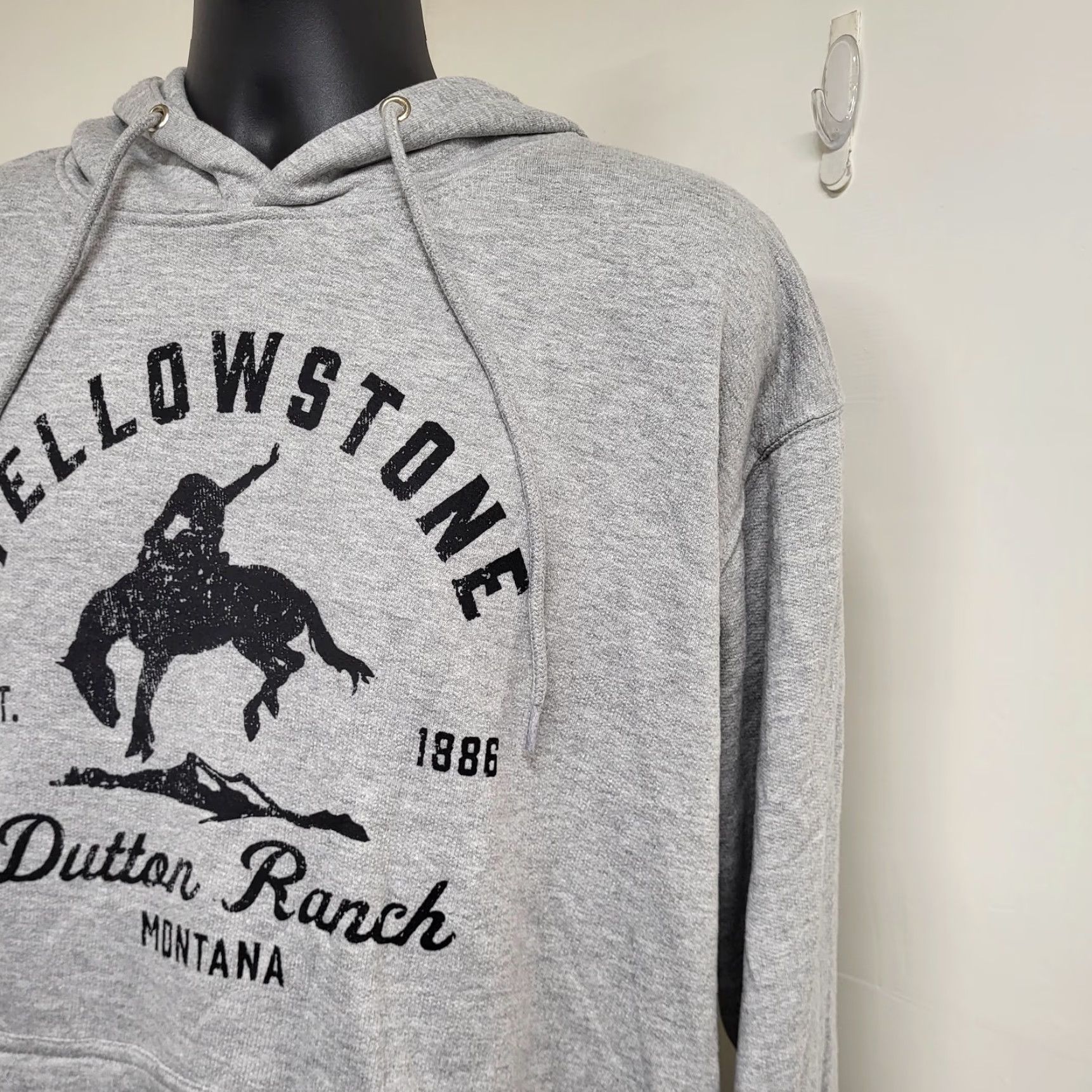 Vintage Yellowstone Dutton Ranch Men's XLARGE Light Gray Montana Hoodie Sweatshirt Size US XL / EU 56 / 4 - 2 Thumbnail
