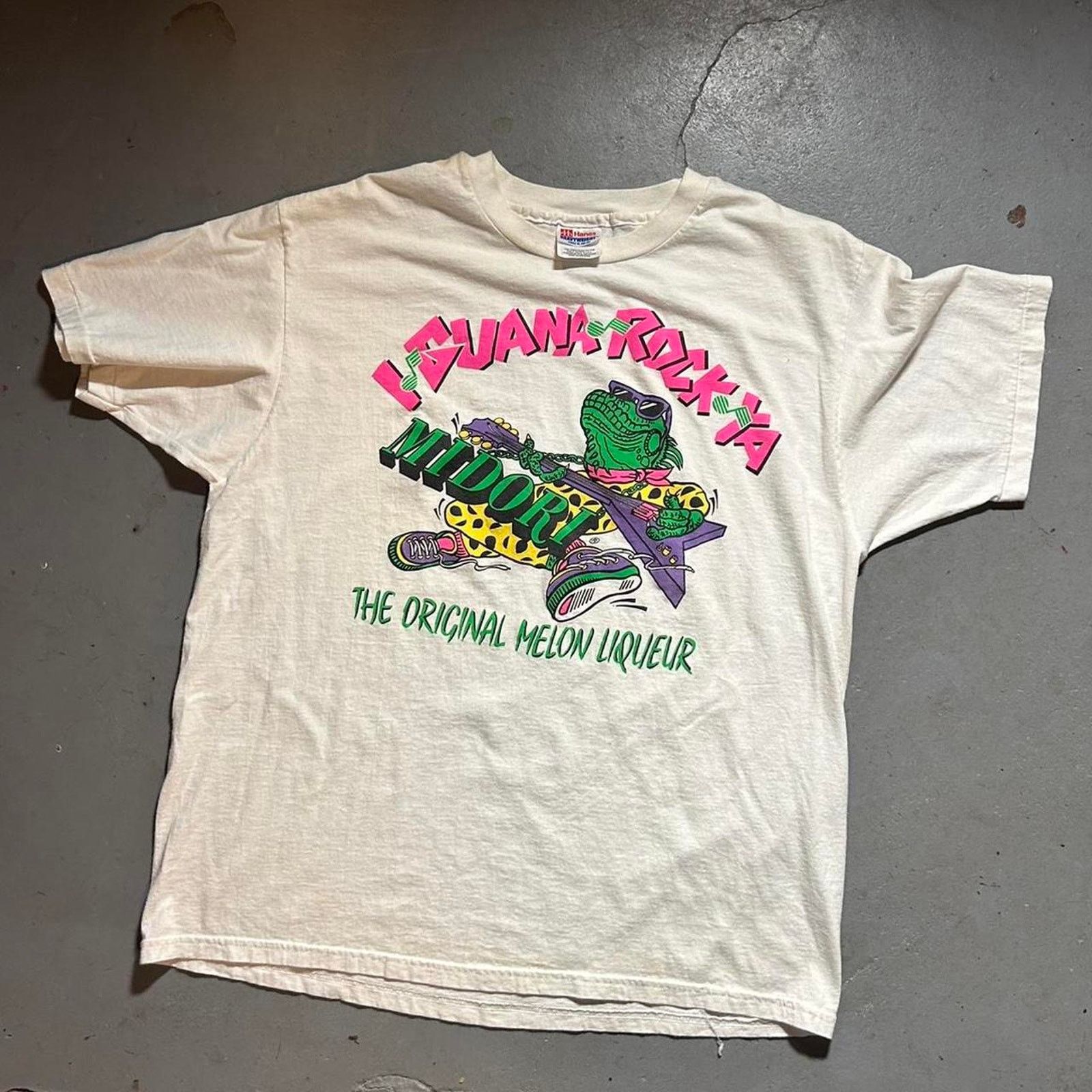 Hanes 90s hanes iguana liquor tee Size US XL / EU 56 / 4 - 1 Thumbnail