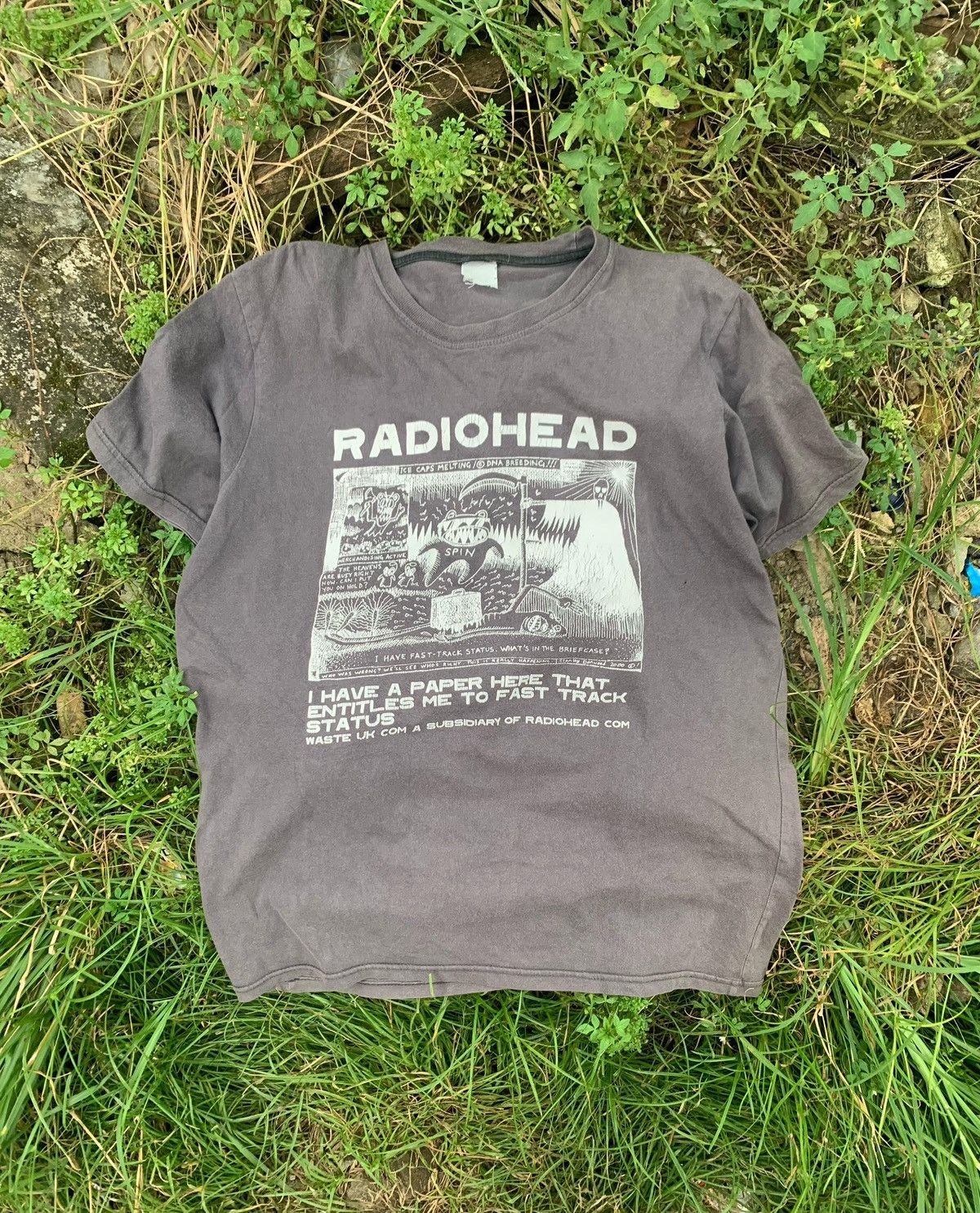 Band Tees Vintage Radiohead “Fast Track Status” T-Shirt – Rare Print Size US L / EU 52-54 / 3 - 1 Thumbnail