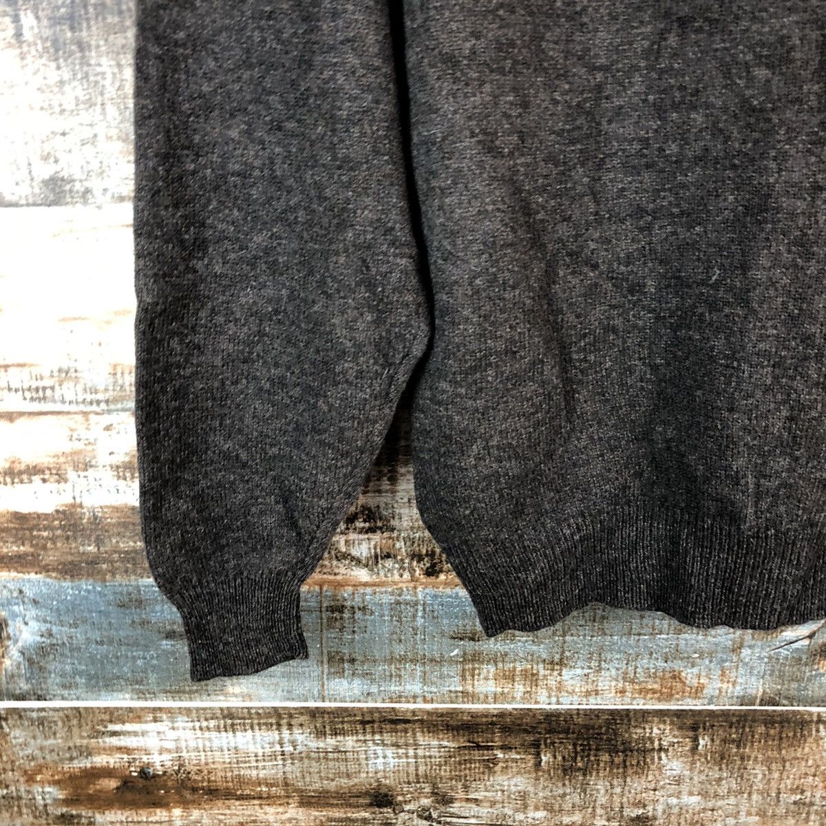Uniqlo Uniqlo Dark Brown ripped Cardigan Knitwear #A2472 Size US M / EU 48-50 / 2 - 16 Thumbnail