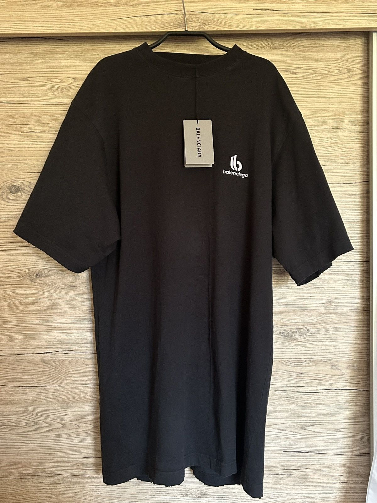 Balenciaga Balenciaga Embroidered T-shirt Size US XL / EU 56 / 4 - 1 Thumbnail