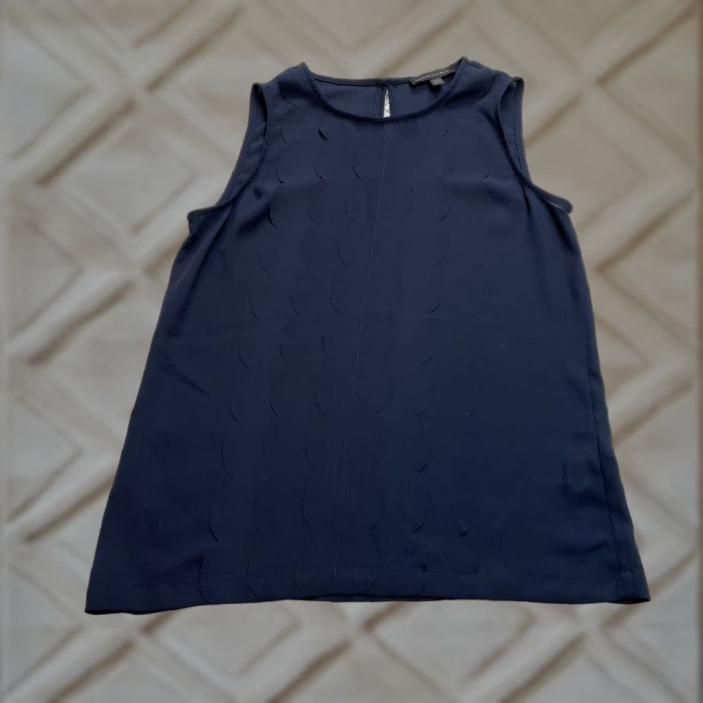 Banana Republic VINTAGE Banana Republic Tank Shirt Womens XS Blue Sleeveless Polyester Solid Shirt Size XS / US 0-2 / IT 36-38 - 1 Thumbnail