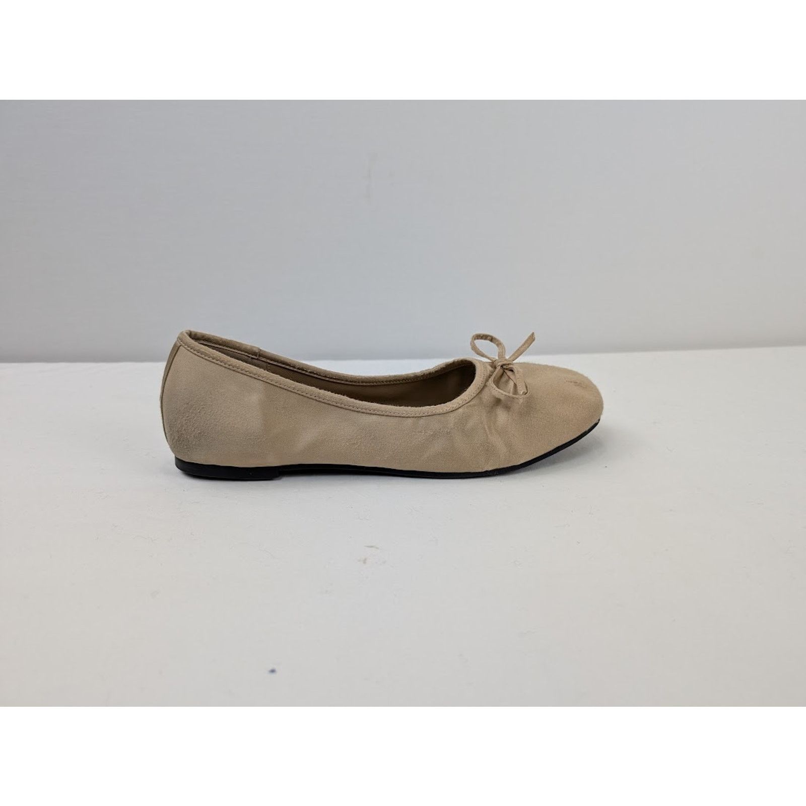 Balenciaga o1rshd1 Leopold Flat Satin Mule Shoe in Light Beige Size US 6 / EU 39 - 5 Thumbnail