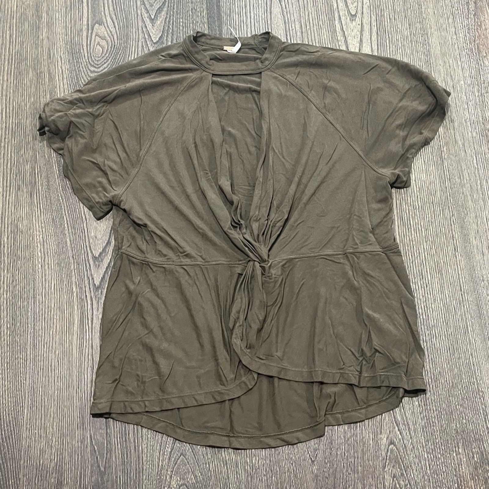 Free People Free People Just A Twist Blouse V-Neck Short Sleeve Size M Size M / US 6-8 / IT 42-44 - 1 Thumbnail