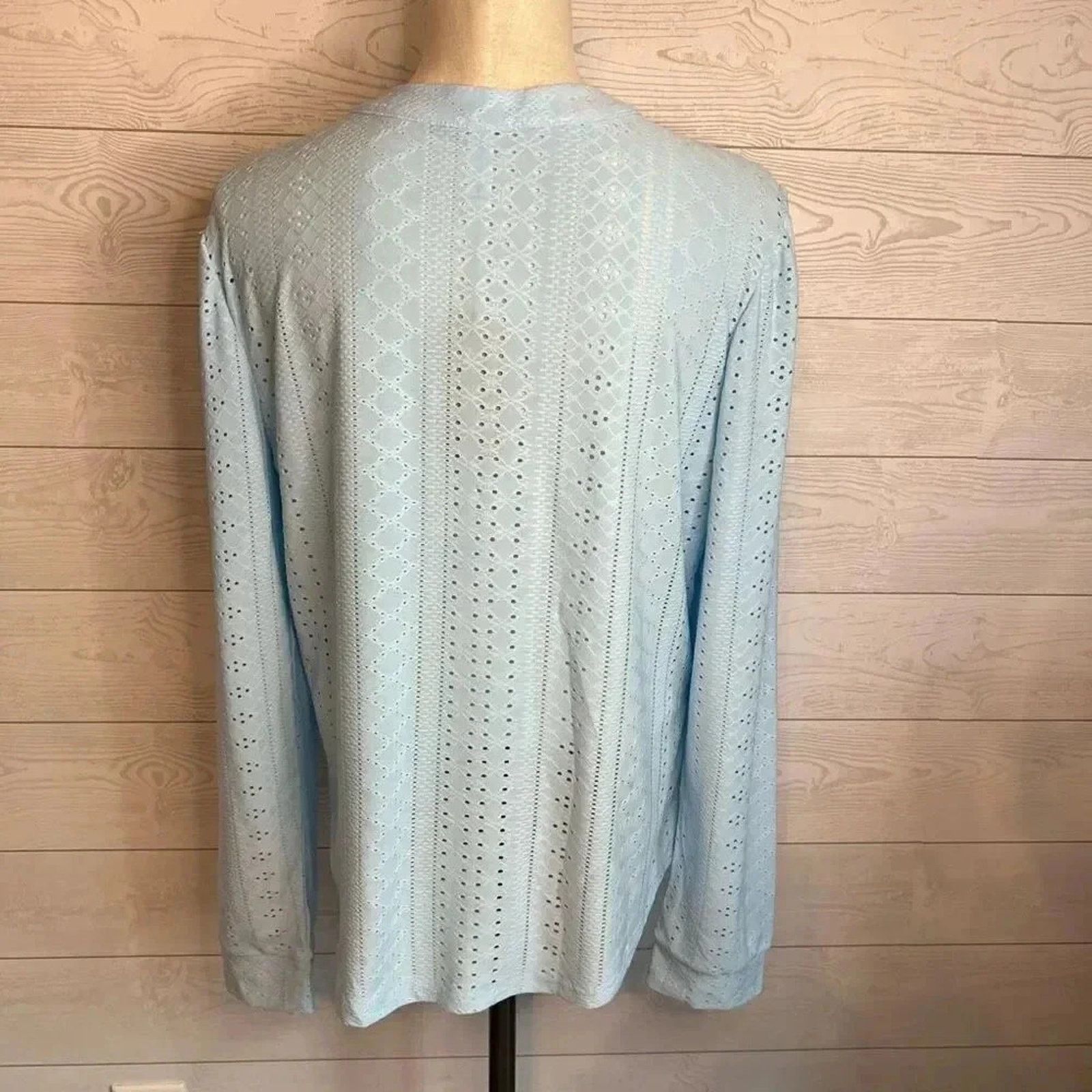 Other Zolucky NWT light blue V-neck eyelet tunic Size XL Size XL / US 12-14 / IT 48-50 - 4 Thumbnail