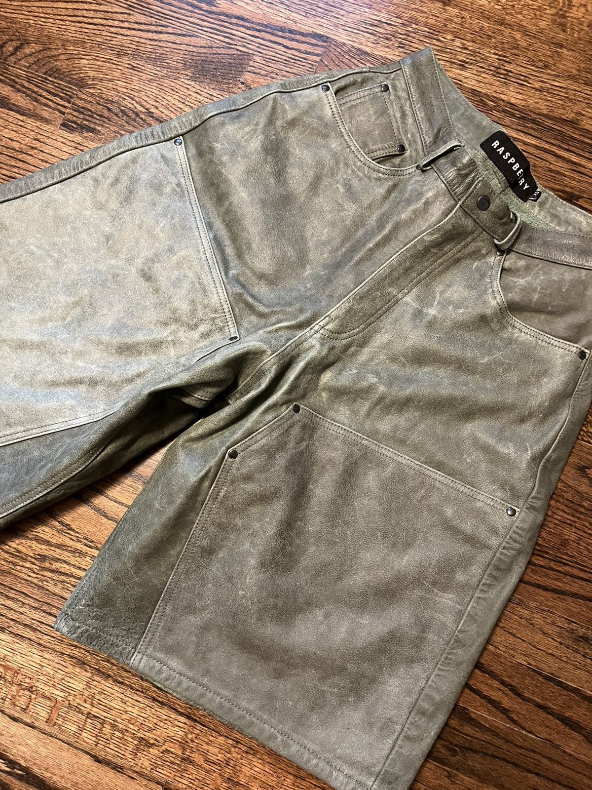 The GV Gallery Green Leather Shorts Size US 32 / EU 48 - 1 Thumbnail