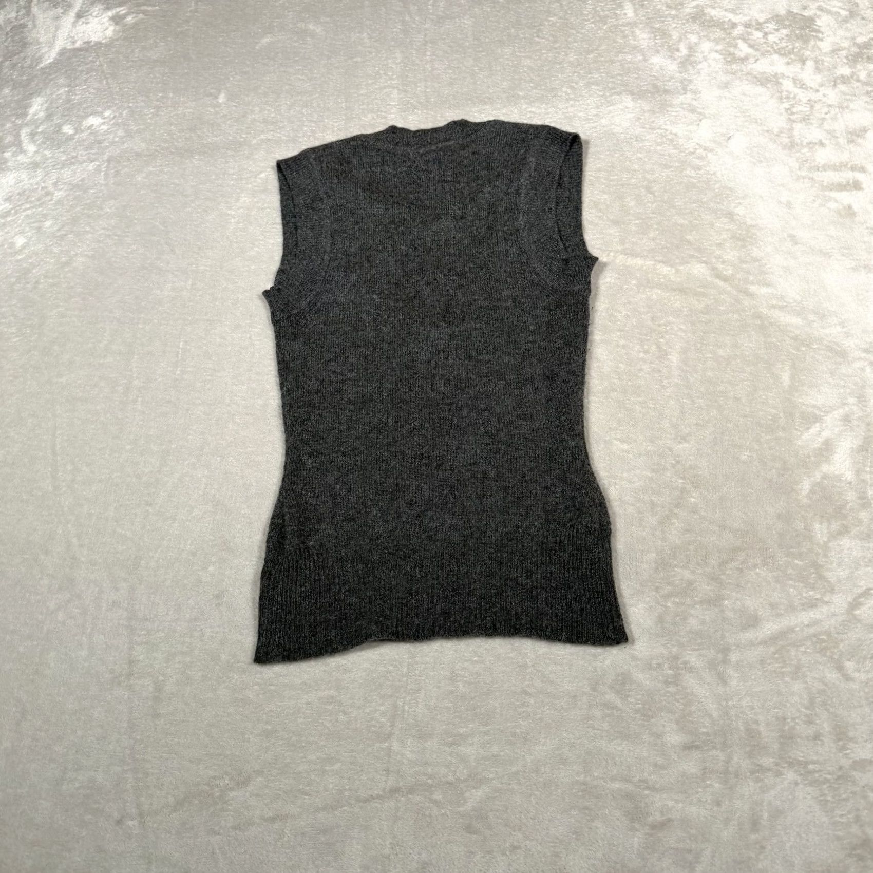 Vintage VINTAGE Eris Vest Womens Small Gray 100% Cashmere 90s Crew Neck Sleeveless Casual Knit Shirt OR Sweater Ladies Regular Fit - Mens/Womens? Size L / US 10 / IT 46 - 5 Thumbnail