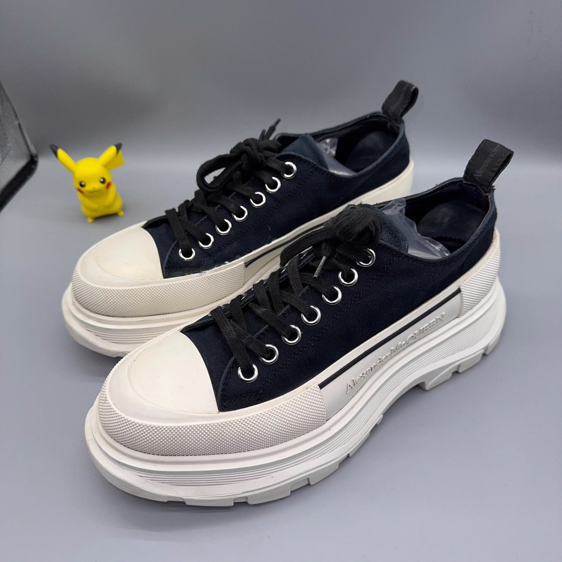 Alexander McQueen Alexander McQueen Tread Slick White Black 41 Size US 8 / EU 41 - 1 Thumbnail