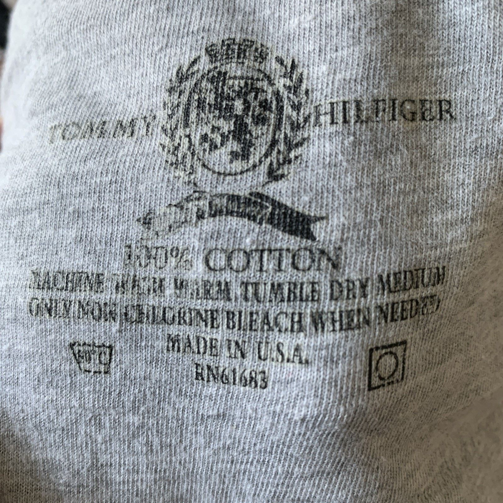 Tommy Hilfiger Vintage Tommy Hilfiger T-Shirt Crest USA Men’s Short Sleeve Size US L / EU 52-54 / 3 - 7 Thumbnail