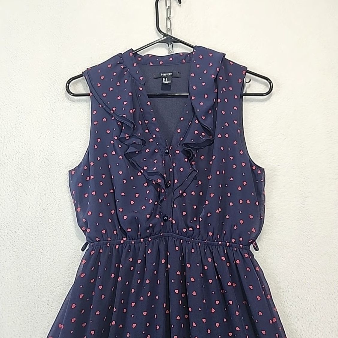 Forever 21 FOREVER 21 Contemporary Navy Blue Heart Print Mini Dress S Women's Sleeveless V-Neck Button Front Casual Petite - Not applicable Size S / US 4 / IT 40 - 5 Thumbnail