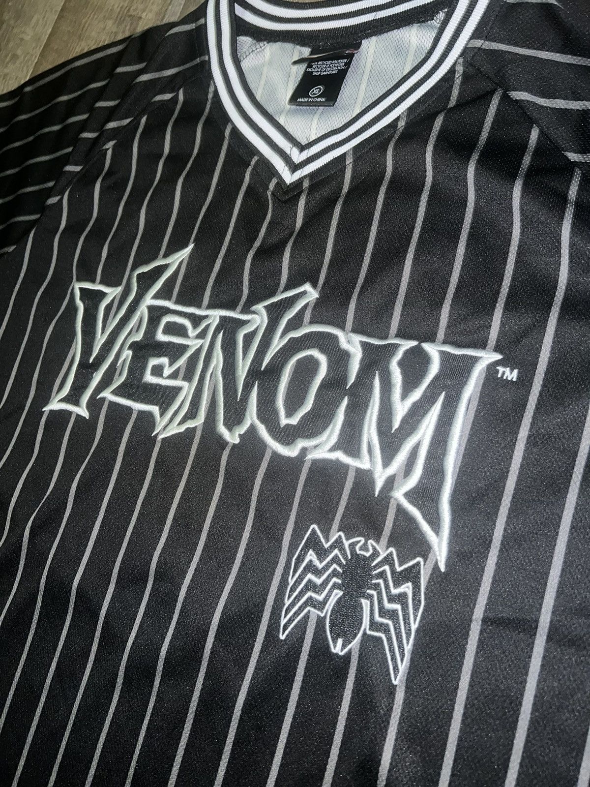 Marvel Comics Marvel Venom Striped Batting Jersey Size XL Size US XL / EU 56 / 4 - 2 Thumbnail