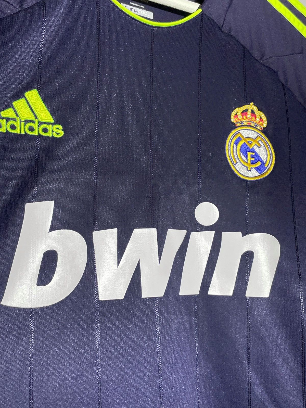 Adidas Real Madrid Adidas 2012/13 Away Football Shirt Size US L / EU 52-54 / 3 - 5 Thumbnail