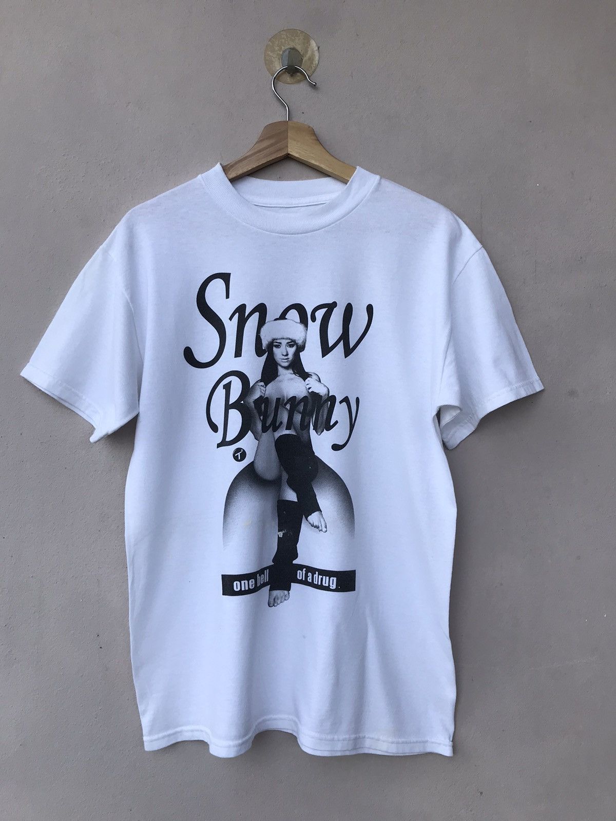 Vintage Vintage Y2k Distressed Snow Bunny ( One Hell of a Drug) Size US M / EU 48-50 / 2 - 1 Thumbnail