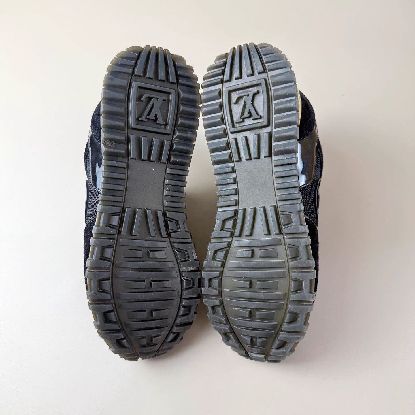 Louis Vuitton LV Run Away Black & Gold Logo Sneakers EU35 Size US 4 / IT 34 - 7 Thumbnail