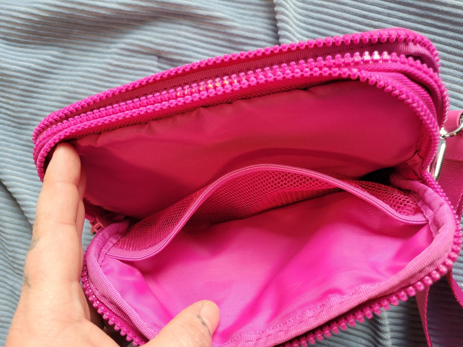 The Unbranded Brand Pink and Light Pink Checkered Wristlet Purse Size ONE SIZE - 4 Thumbnail