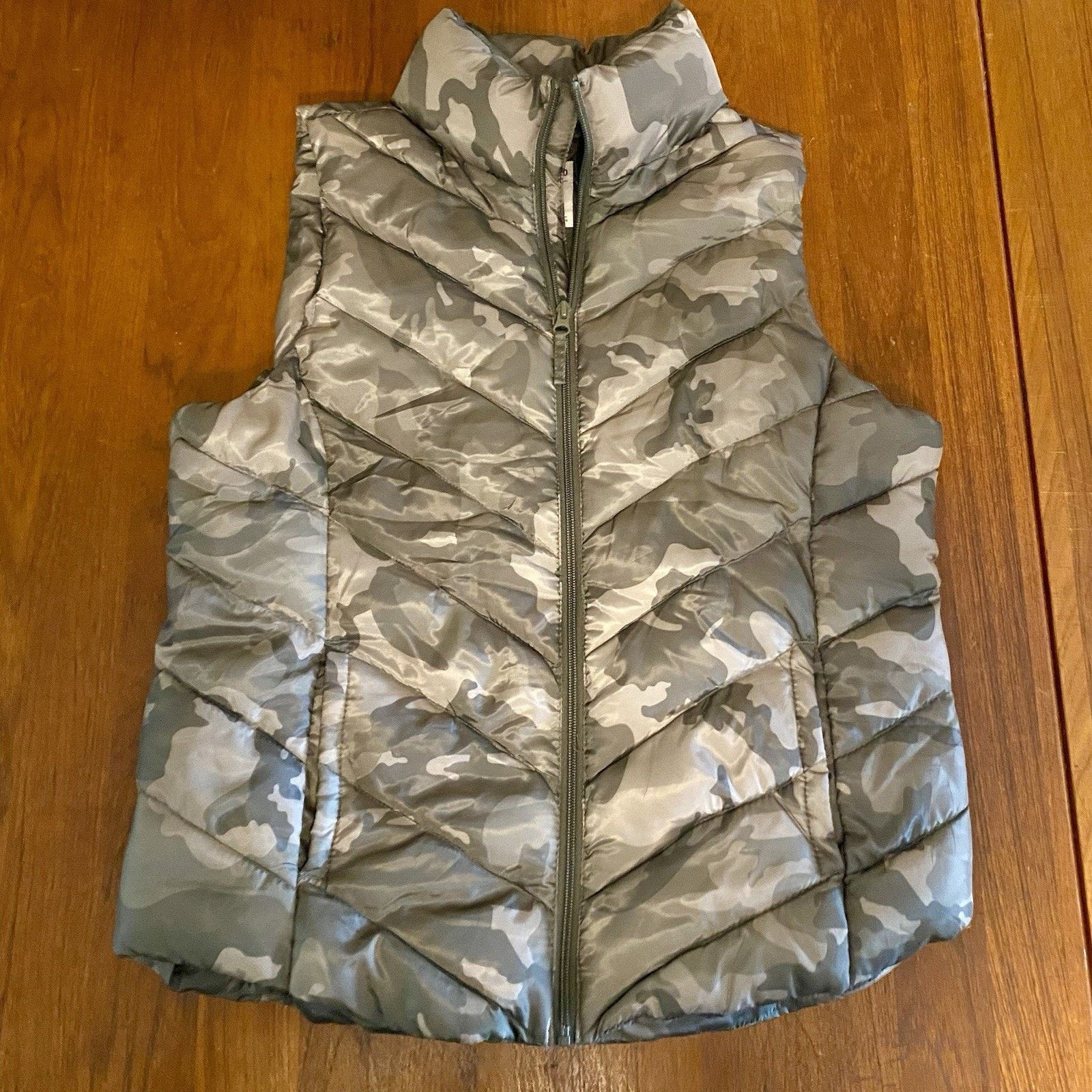 & Other Stories Woman’s Size L Quilted Camouflage Gray Puffer Vest Zipper Size L / US 10 / IT 46 - 1 Thumbnail