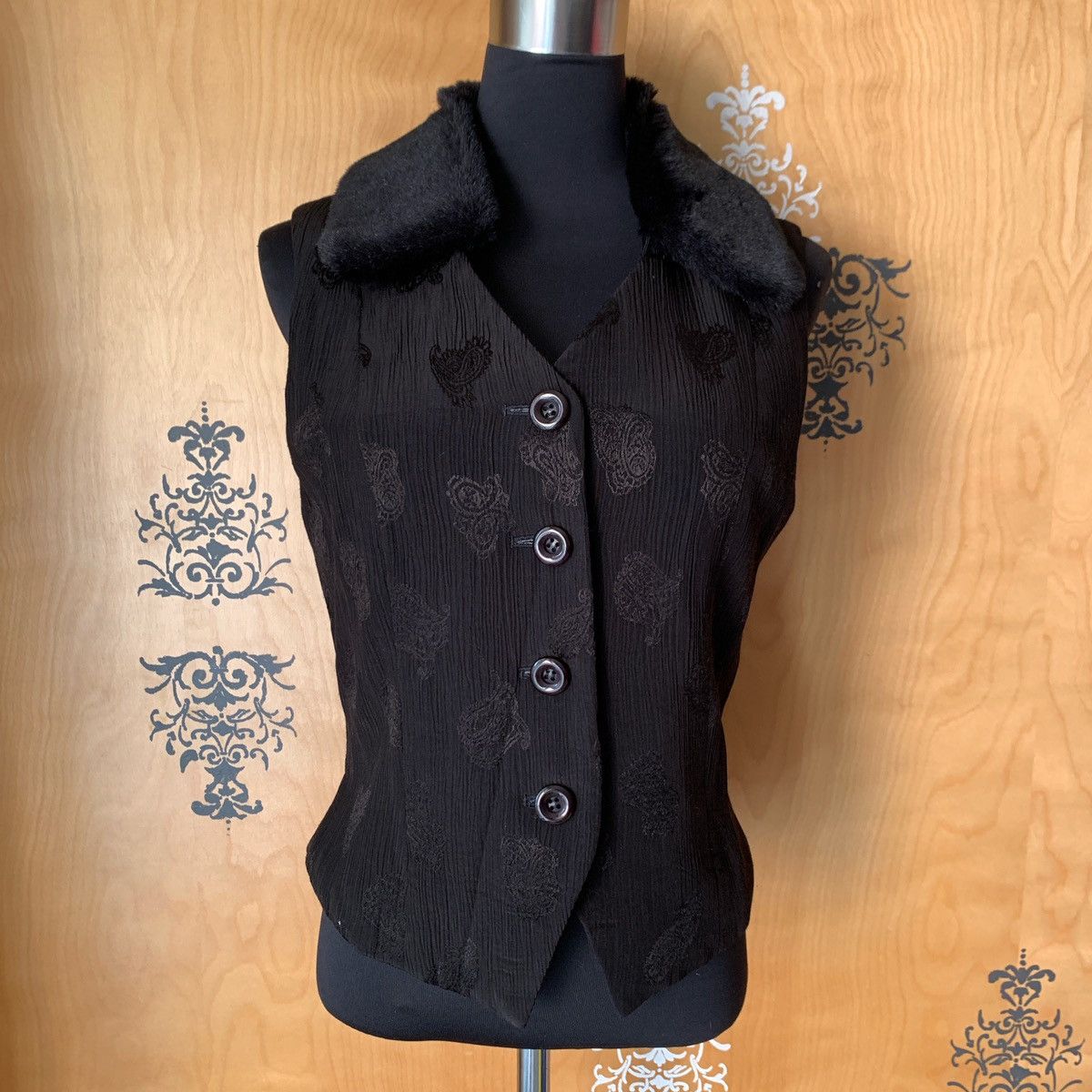 Vintage Vintage 90s Silk Fur Lined Button-Up Vest Size M / US 6-8 / IT 42-44 - 1 Thumbnail