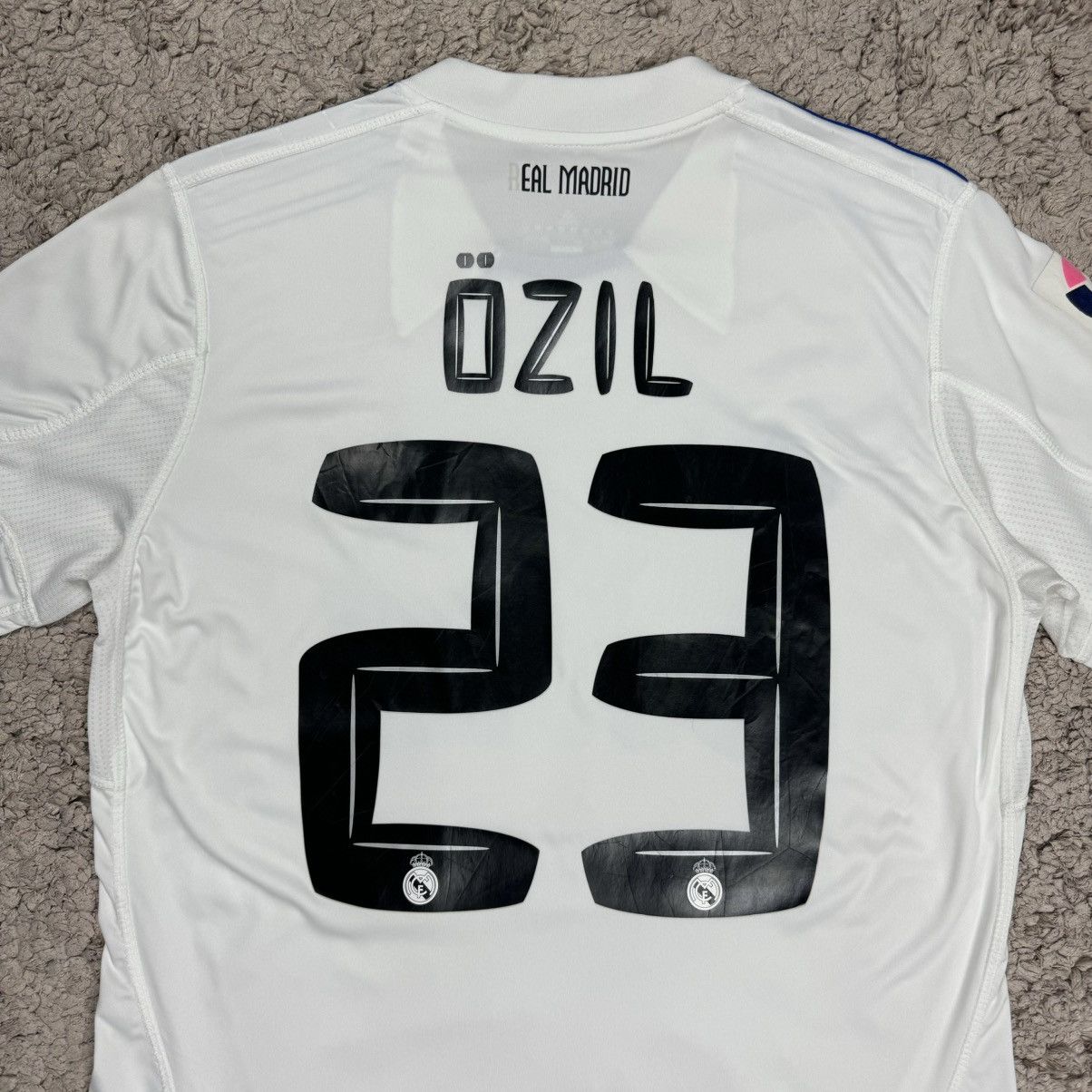 Adidas Vintage Real Madrid ‘OZIL’ Home Jersey Size US S / EU 44-46 / 1 - 10 Thumbnail