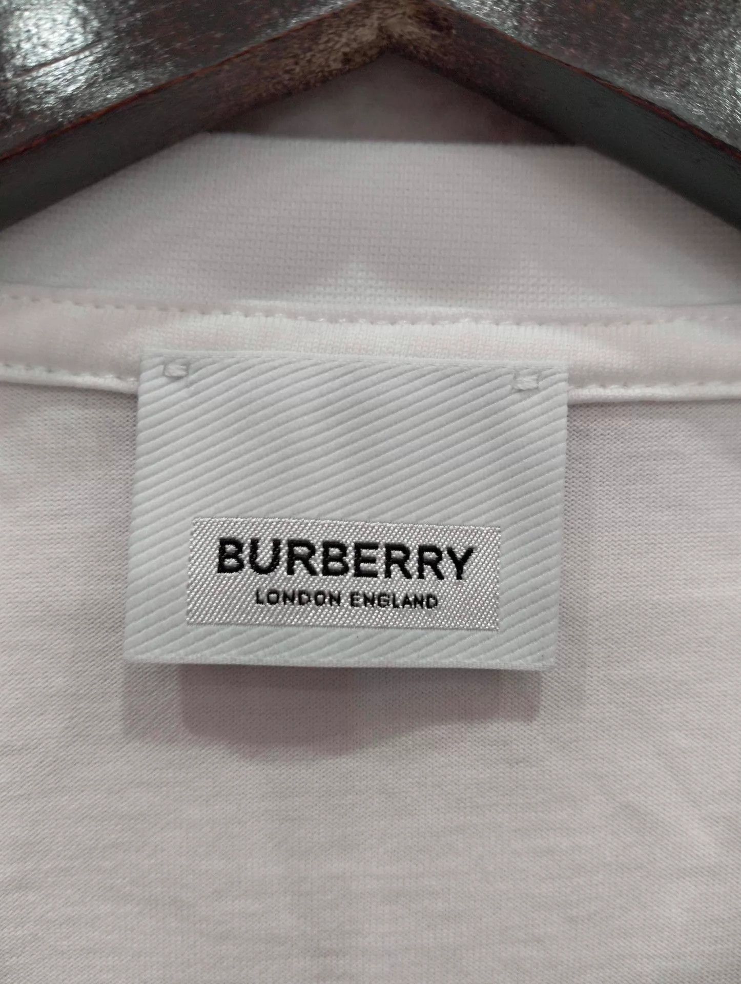 Burberry Burberry White Letter Print Crewneck T-shirt XS Size XS / US 0-2 / IT 36-38 - 4 Thumbnail