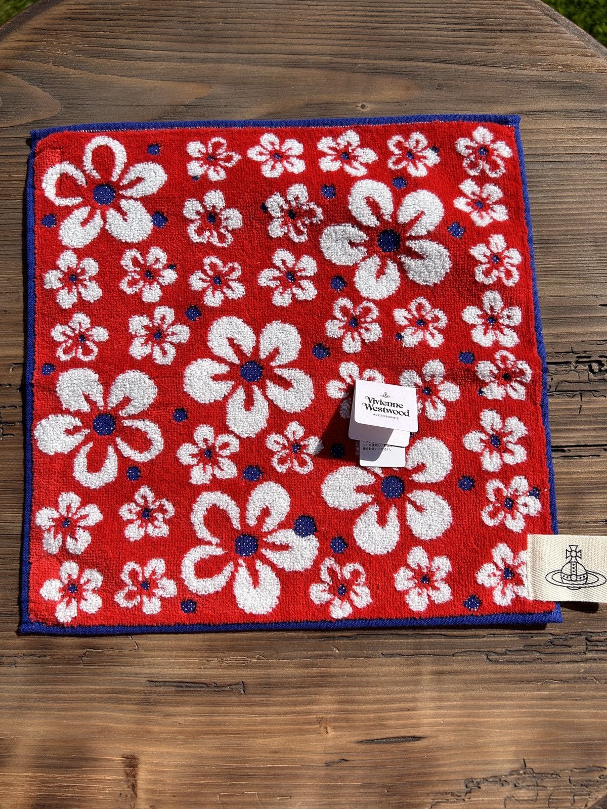 Vivienne Westwood BNWT Vivienne Westwood Floral Mini Hand Towel Handkerchief Size ONE SIZE - 1 Thumbnail
