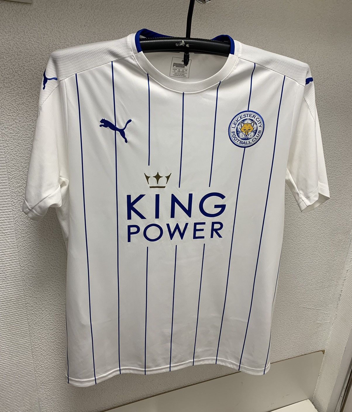 Puma Leicester city puma soccer jersey L sz Size US L / EU 52-54 / 3 - 1 Thumbnail